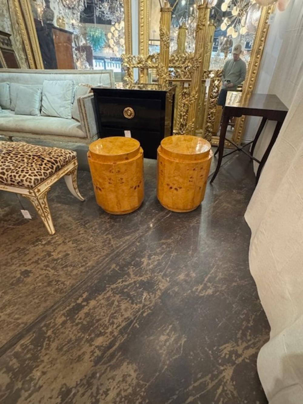 Coppia di tavolini moderni in radica di noce di Milo Baughman In condizioni buone in vendita a Dallas, TX