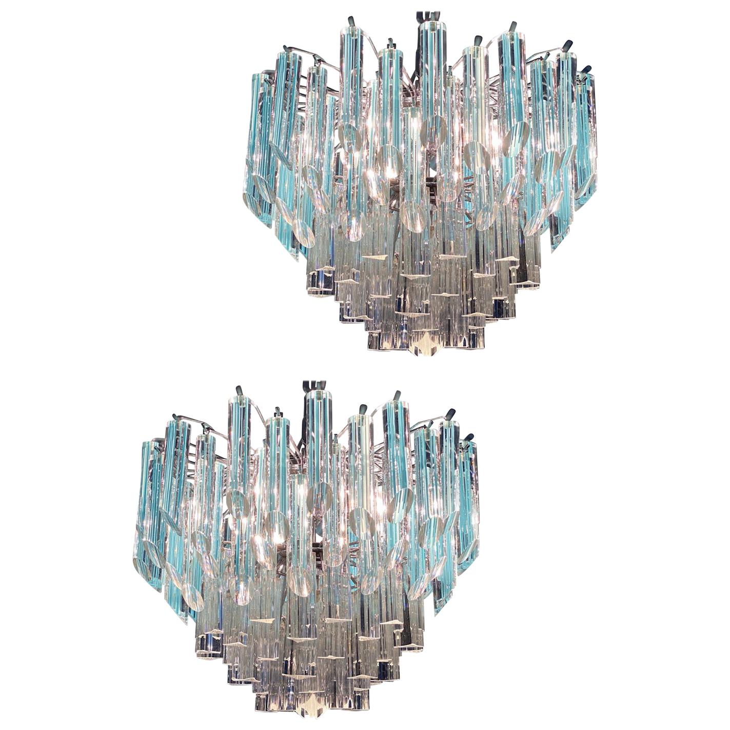 Paar moderne mehrstöckige Kristall-Prismen-Kronleuchter aus Muranoglas:: 1970 im Angebot