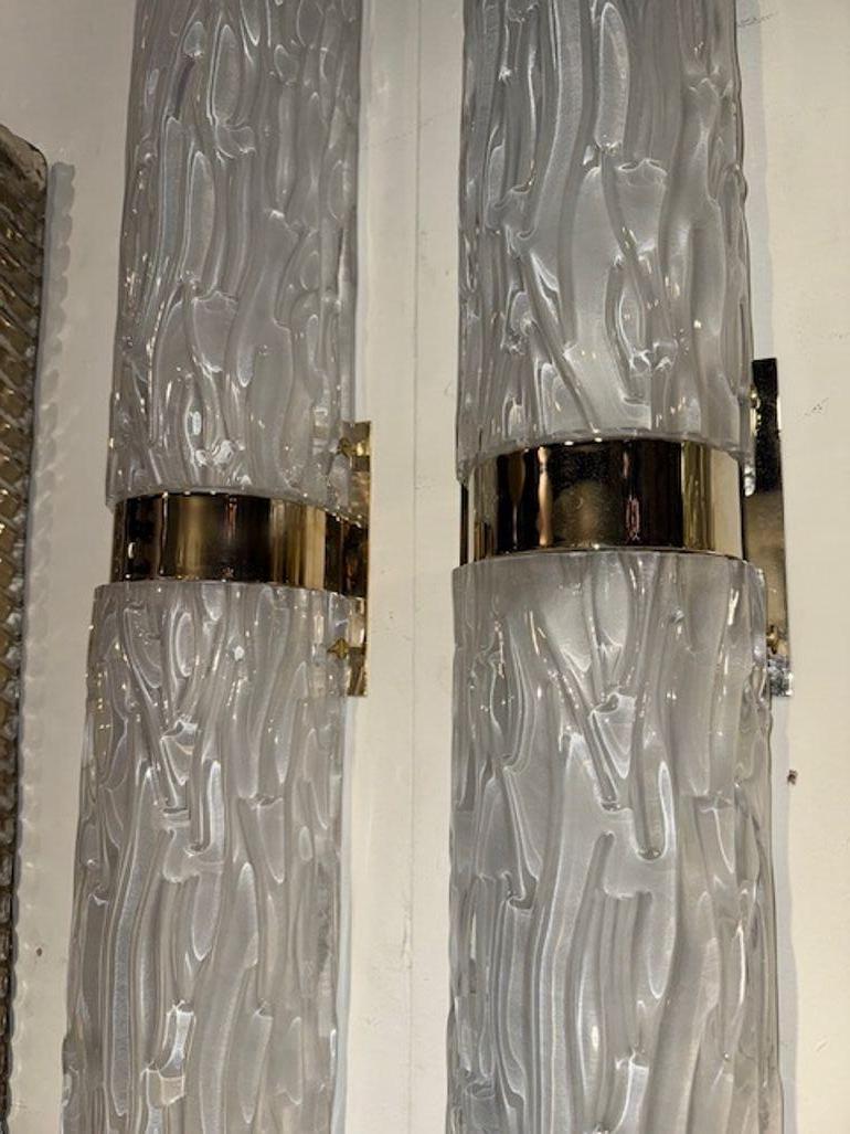 Pareja de modernos apliques de barril de latón y cristal de Murano en Bueno estado para la venta en Dallas, TX