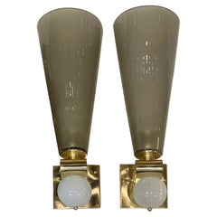 Coppia di moderne lampade a cono in vetro di Murano e ottone