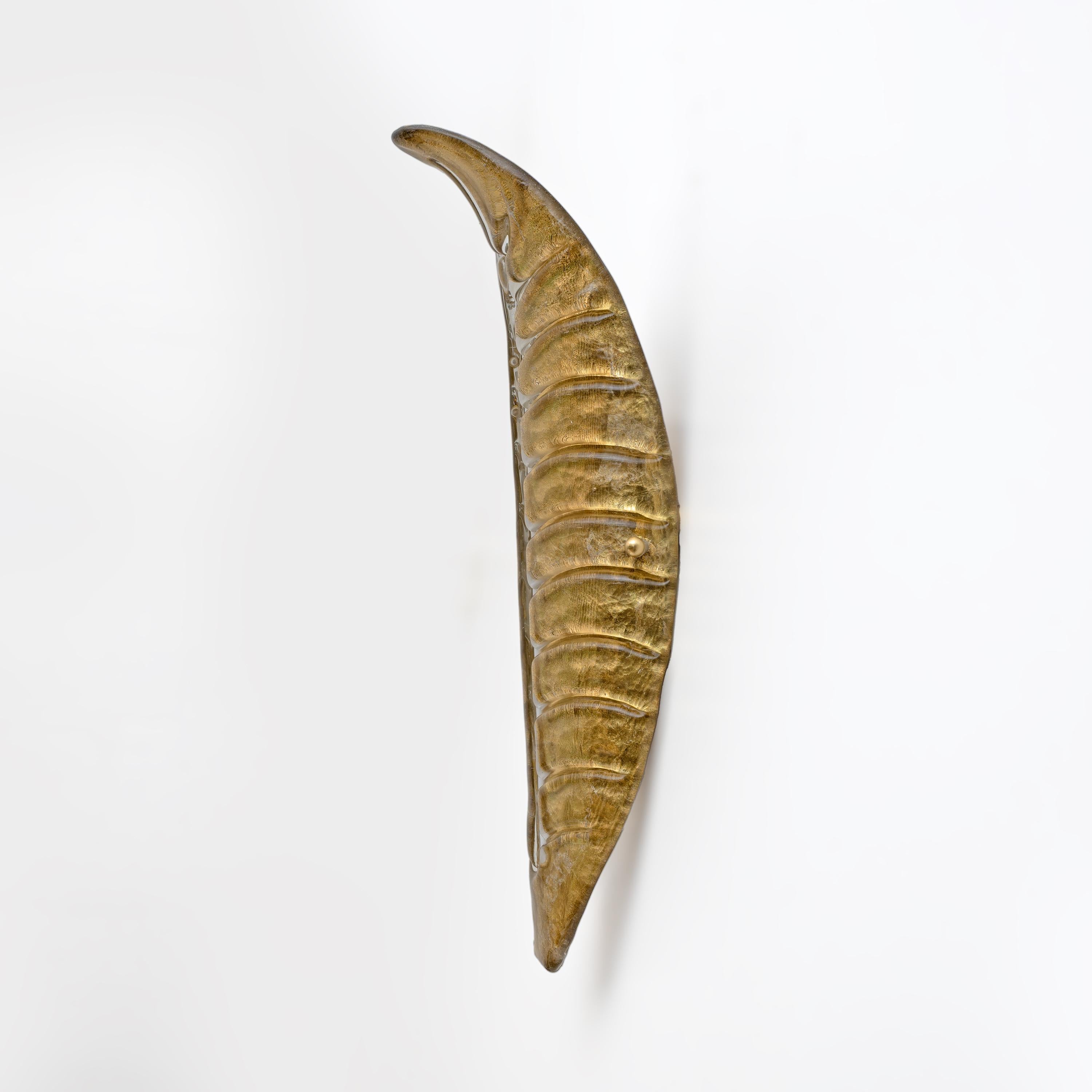 Pair of Modern Murano Glass Gold Leaf Sconces In Excellent Condition For Sale In Puglia, Puglia