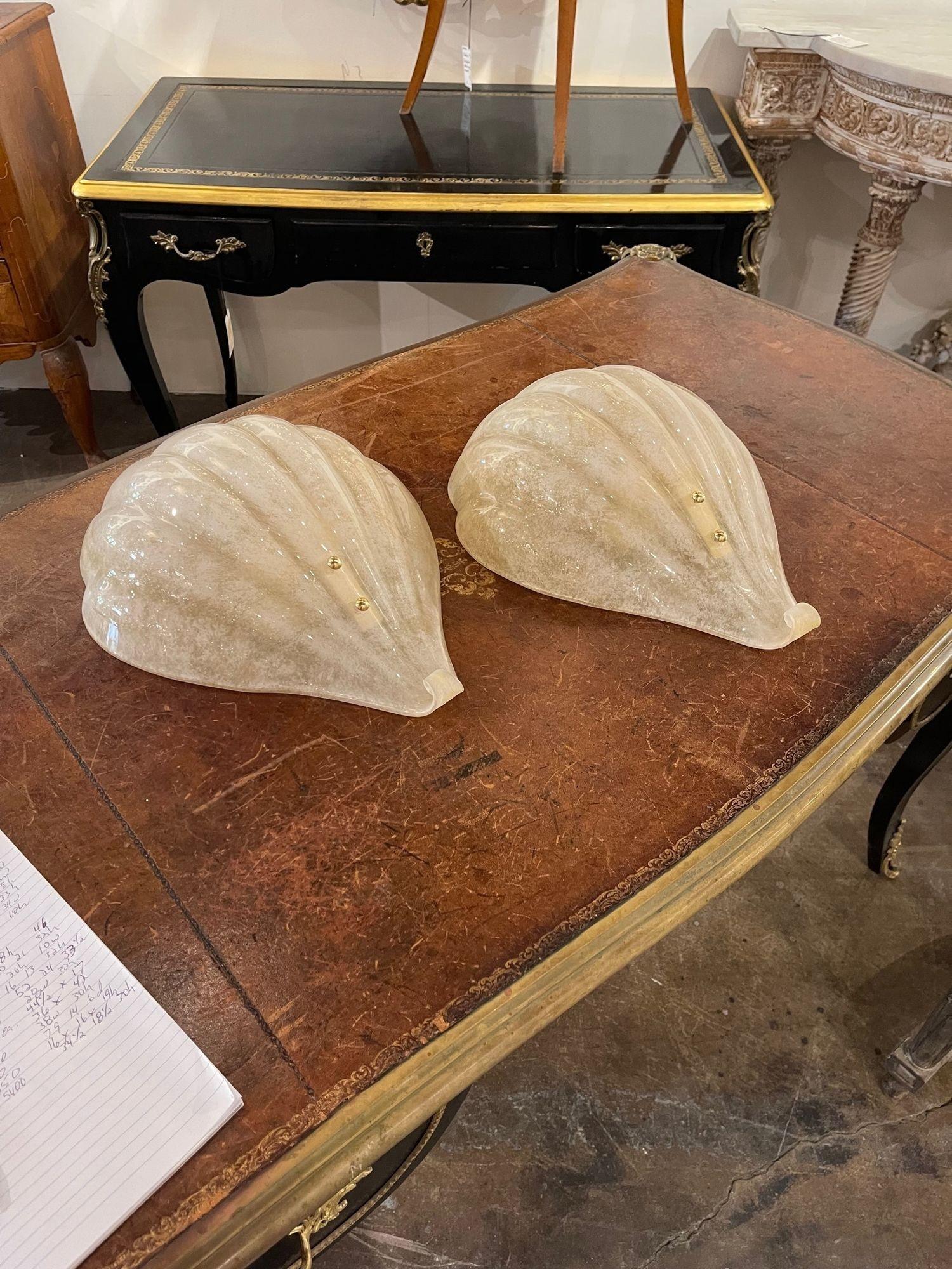 Paar moderne Muschelförmige Wandleuchter aus Muranoglas (Italienisch) im Angebot