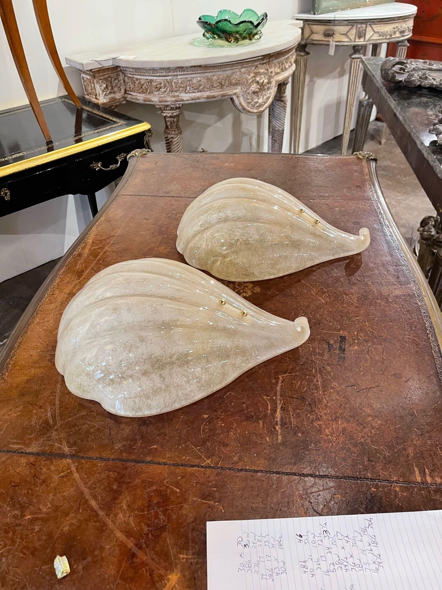 Paar moderne Muschelförmige Wandleuchter aus Muranoglas im Zustand „Gut“ im Angebot in Dallas, TX