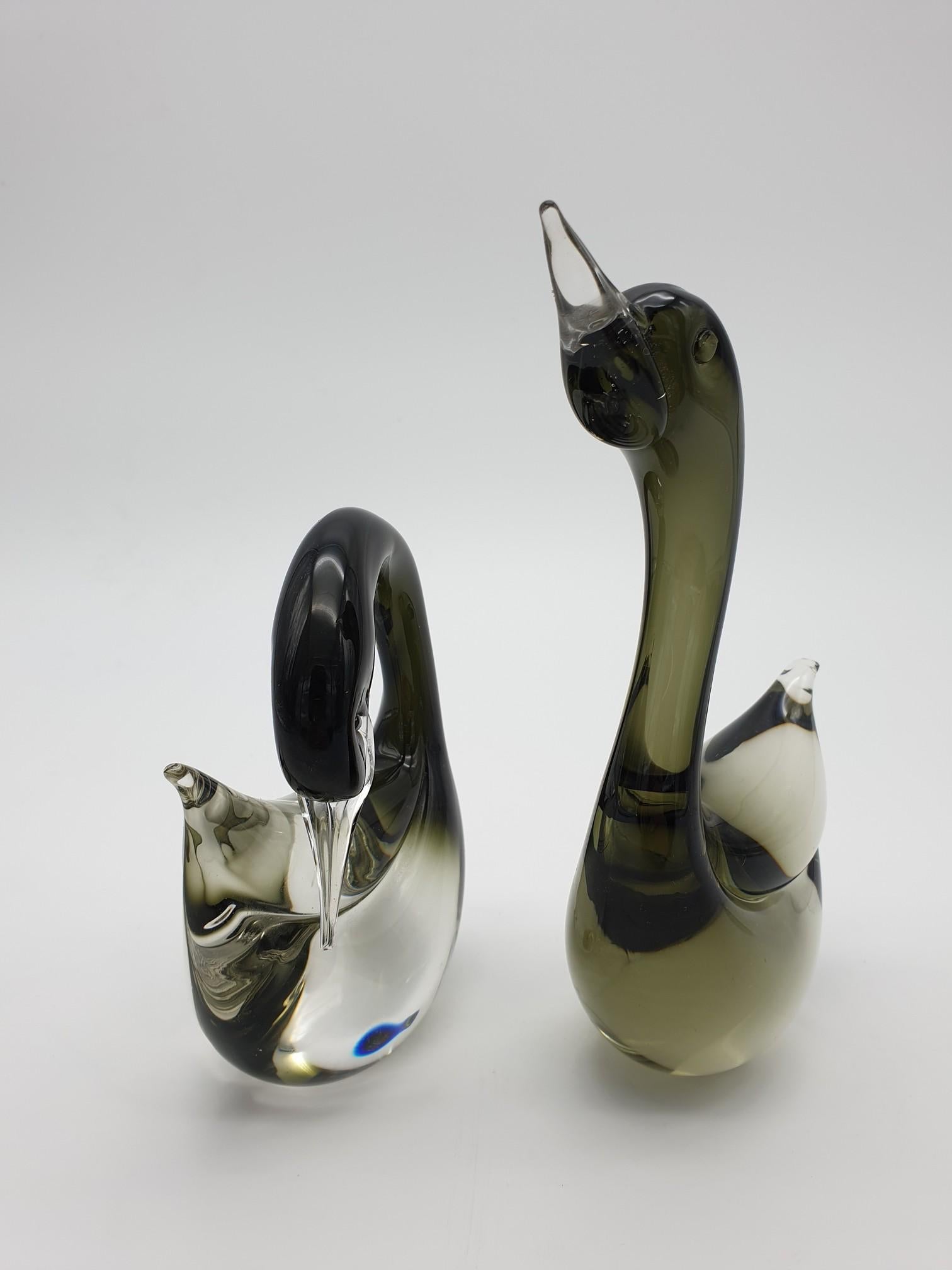 European Pair of Modern Murano Glass Swans by Cenedese, 1970s For Sale