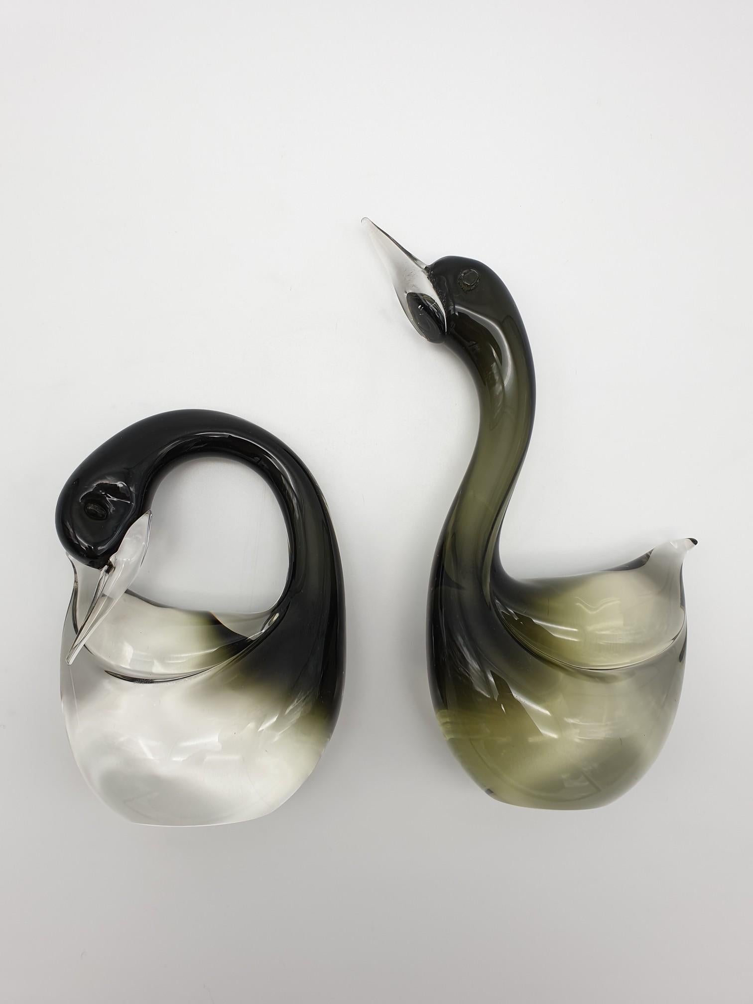 Hand-Crafted Pair of Modern Murano Glass Swans by Cenedese, 1970s For Sale