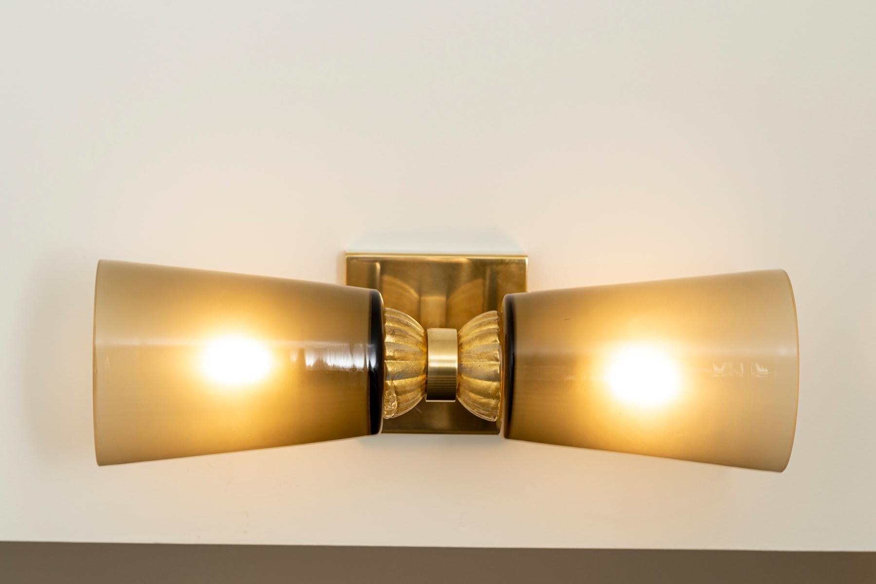 Ein Paar moderne mundgeblasene Murano-Doppelwandleuchten, Contemporary im Angebot 2