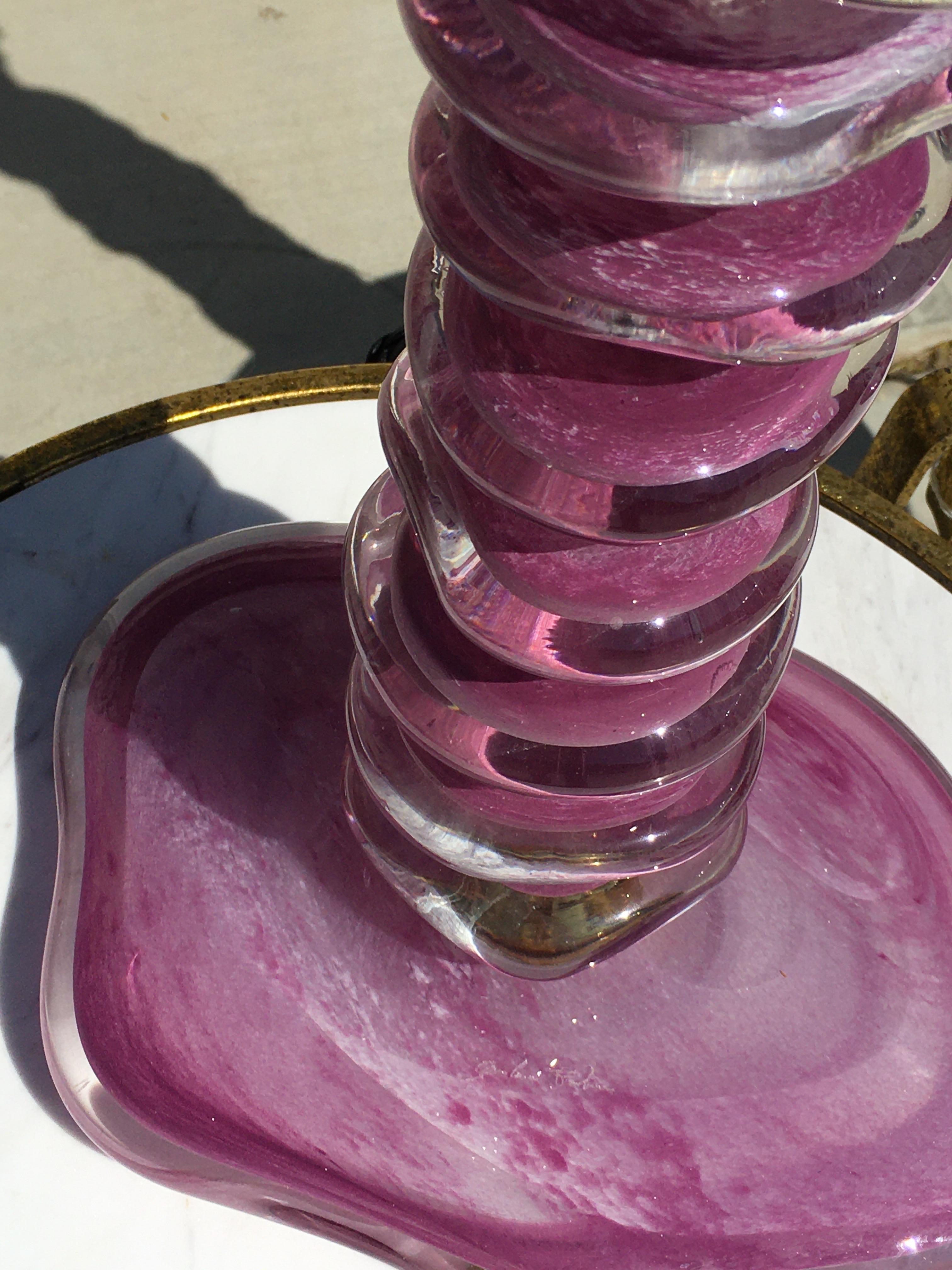Moderne mundgeblasene Muranoglas-Tischlampen in Violett/Purple, signiert, Paar im Angebot 3