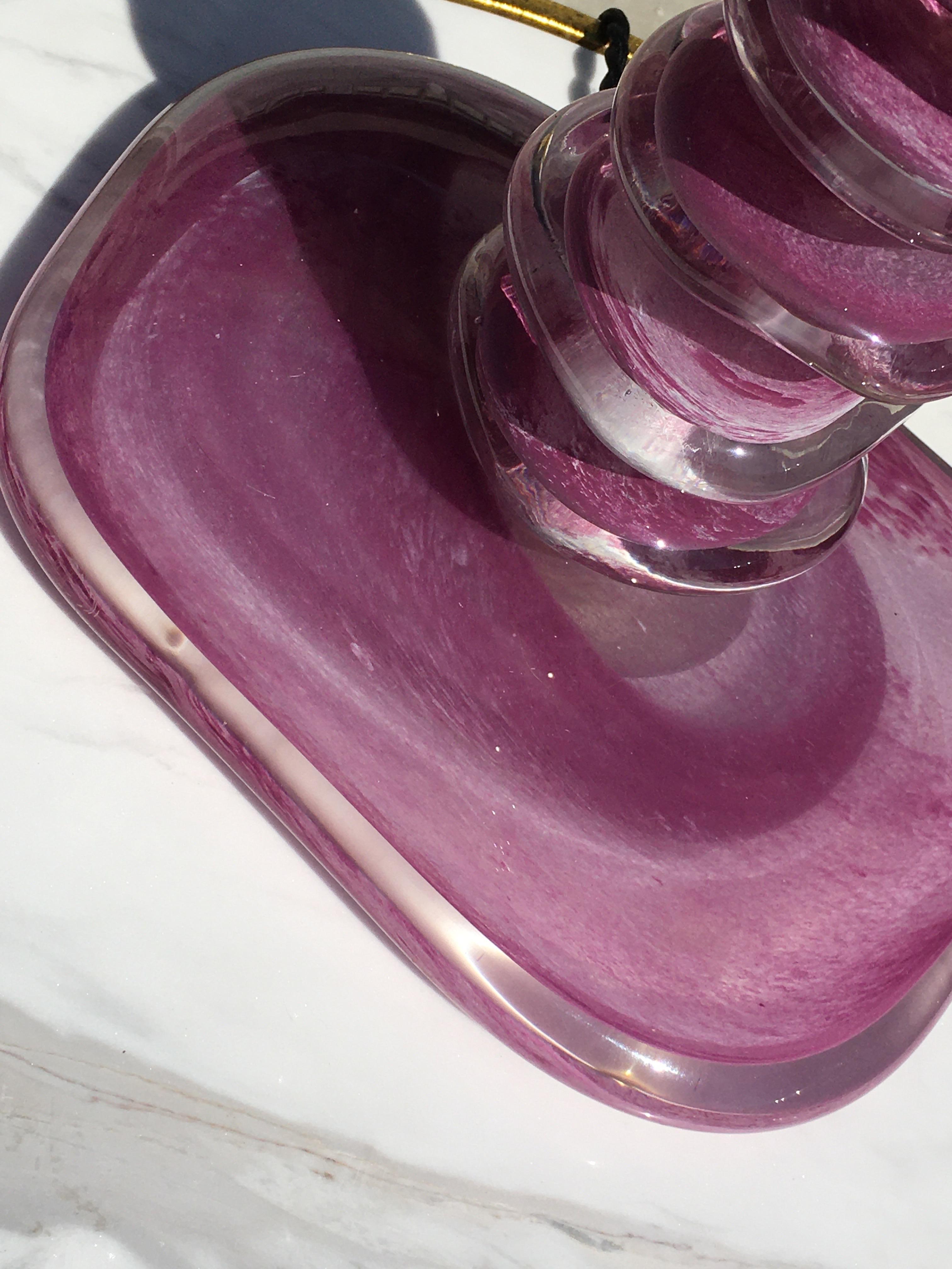 Moderne mundgeblasene Muranoglas-Tischlampen in Violett/Purple, signiert, Paar im Angebot 6