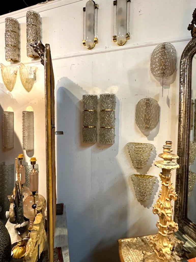 Paar moderne Wandleuchter aus Murano Wave Murano Glass und Messing mit Fass (21. Jahrhundert und zeitgenössisch) im Angebot