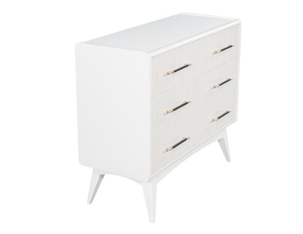 Pair of Modern Nightstand Chests of Drawers For Sale 4