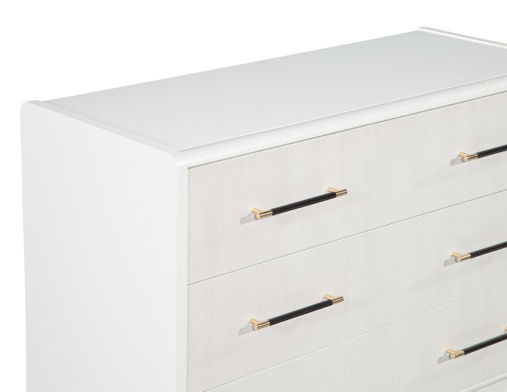 Pair of Modern Nightstand Chests of Drawers For Sale 5