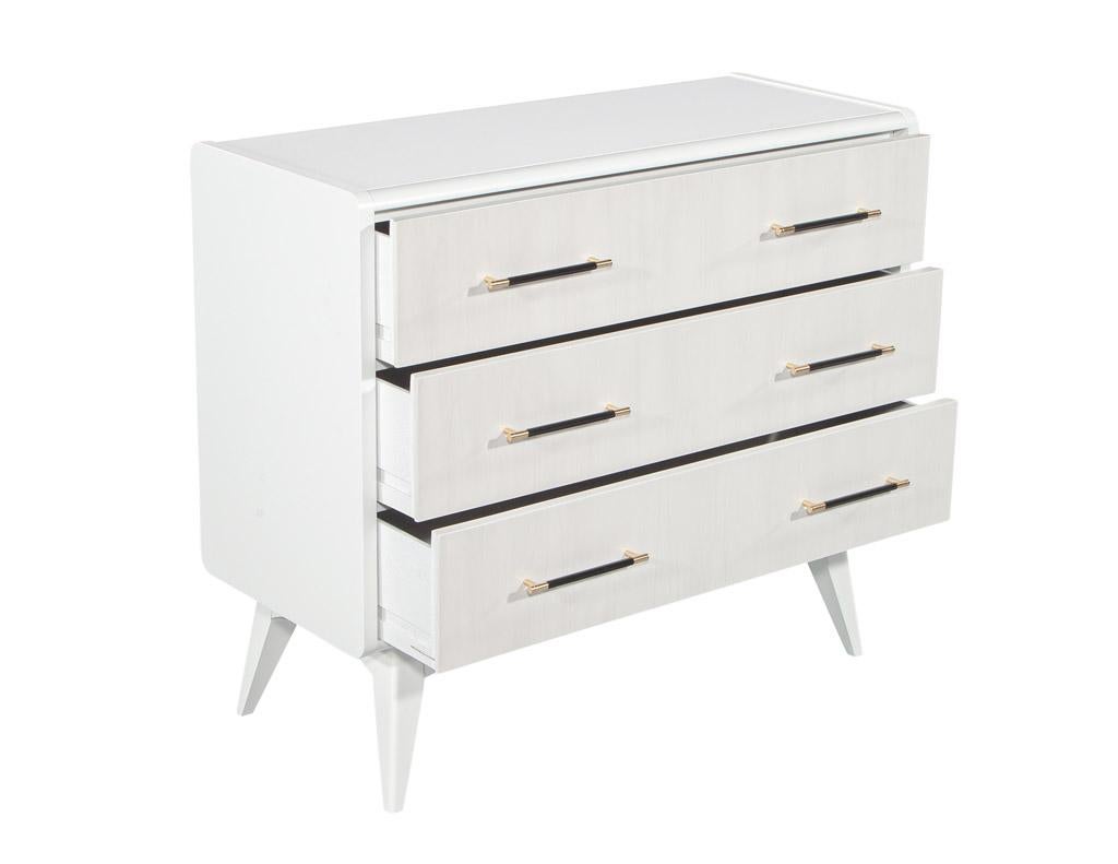 Pair of Modern Nightstand Chests of Drawers For Sale 2