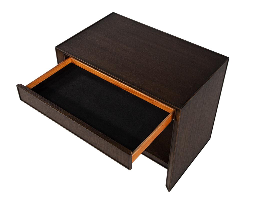 Pair of Modern Oak Nightstand End Tables in Dark Walnut In Excellent Condition For Sale In North York, ON