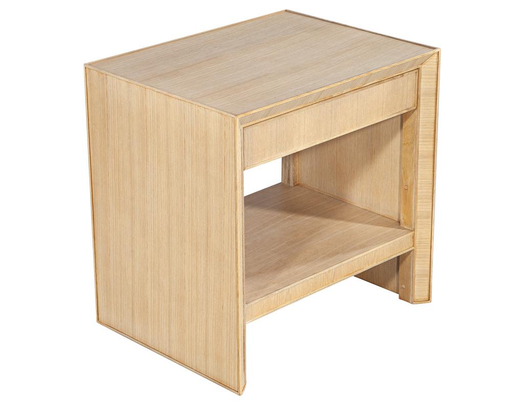 Paire de tables de nuit modernes en chêne, finition naturelle blanchie en vente 5