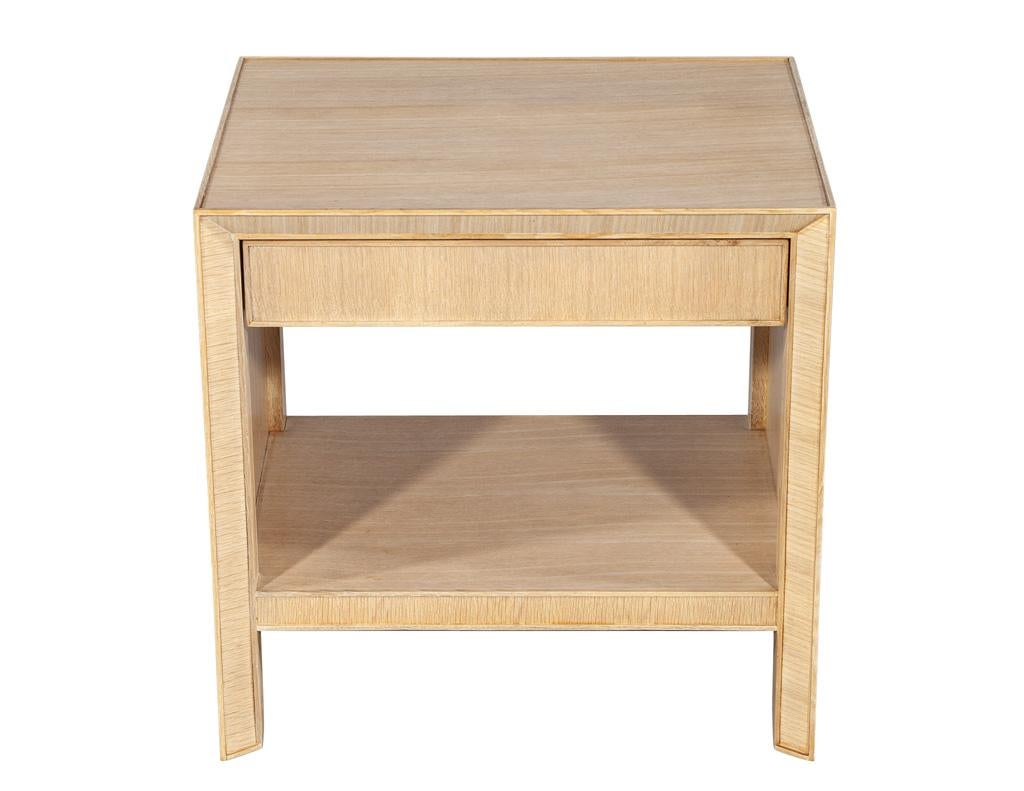 Paire de tables de nuit modernes en chêne, finition naturelle blanchie en vente 7