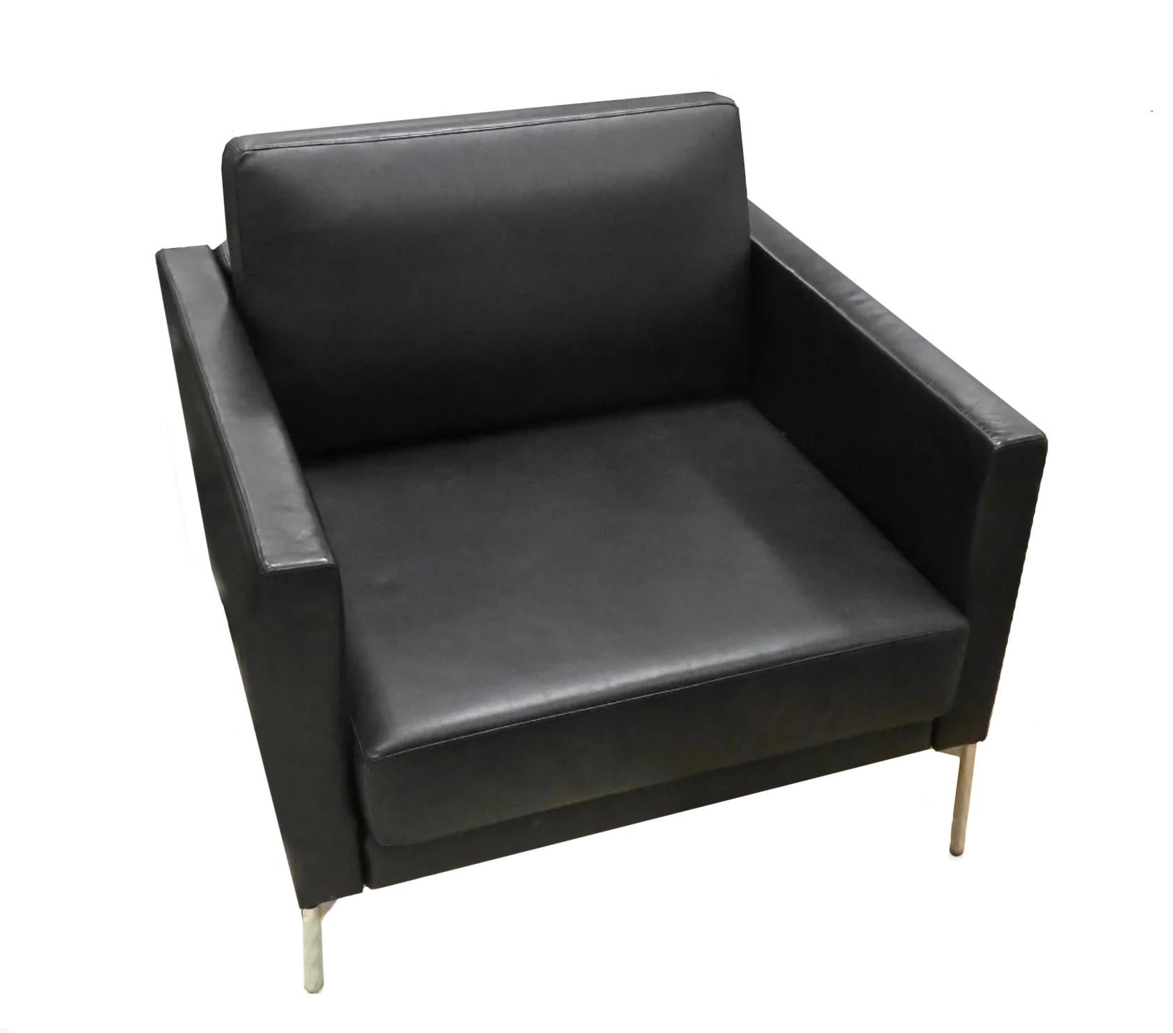 Pair of Modern Piero Lissoni for Knoll Divina Club Lounge Chairs Black Leather For Sale 1