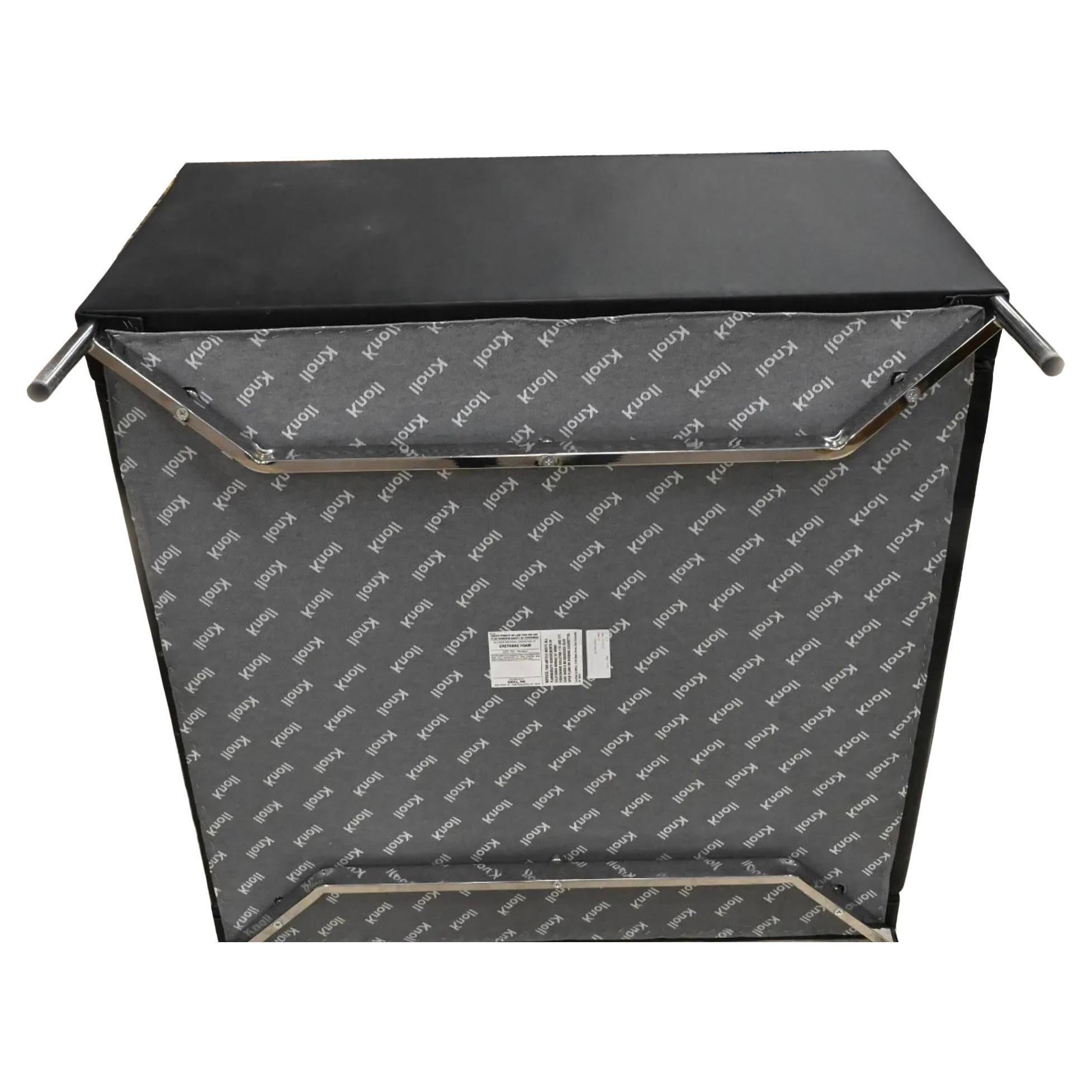Cuir Paire de chaises de salon The Moderns Lissoni for Knoll Divina Club en cuir noir en vente