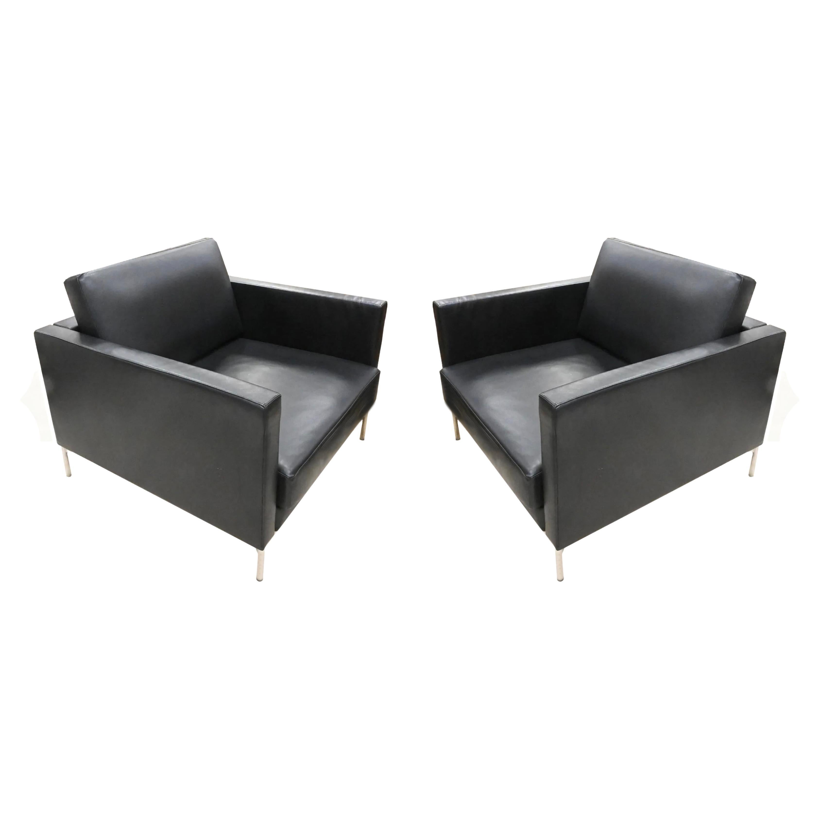 Modern Pre Owned Piero Lissoni for Knoll Divina Club Lounge Chair in Black Leather. Clean lines and exceptional comfort characterize the Divina Lounge Chair from Italy’s Piero Lissoni. Generous armrests fully enclose each side of the chair, which