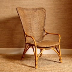 Paire de chaises modernes en rotin en finition miel.
