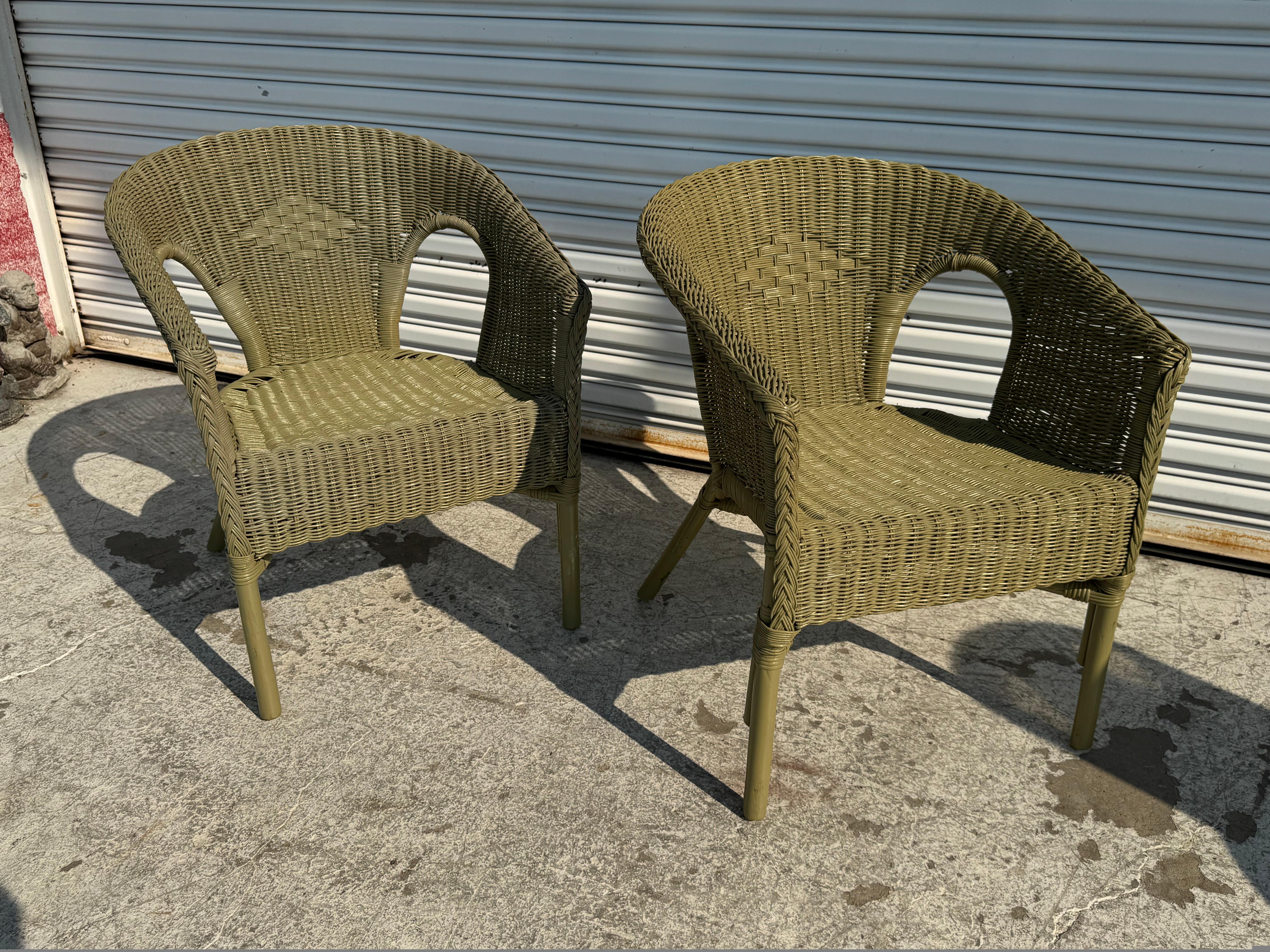 Paar moderne Rattan-Lounge-Stühle (21. Jahrhundert und zeitgenössisch) im Angebot