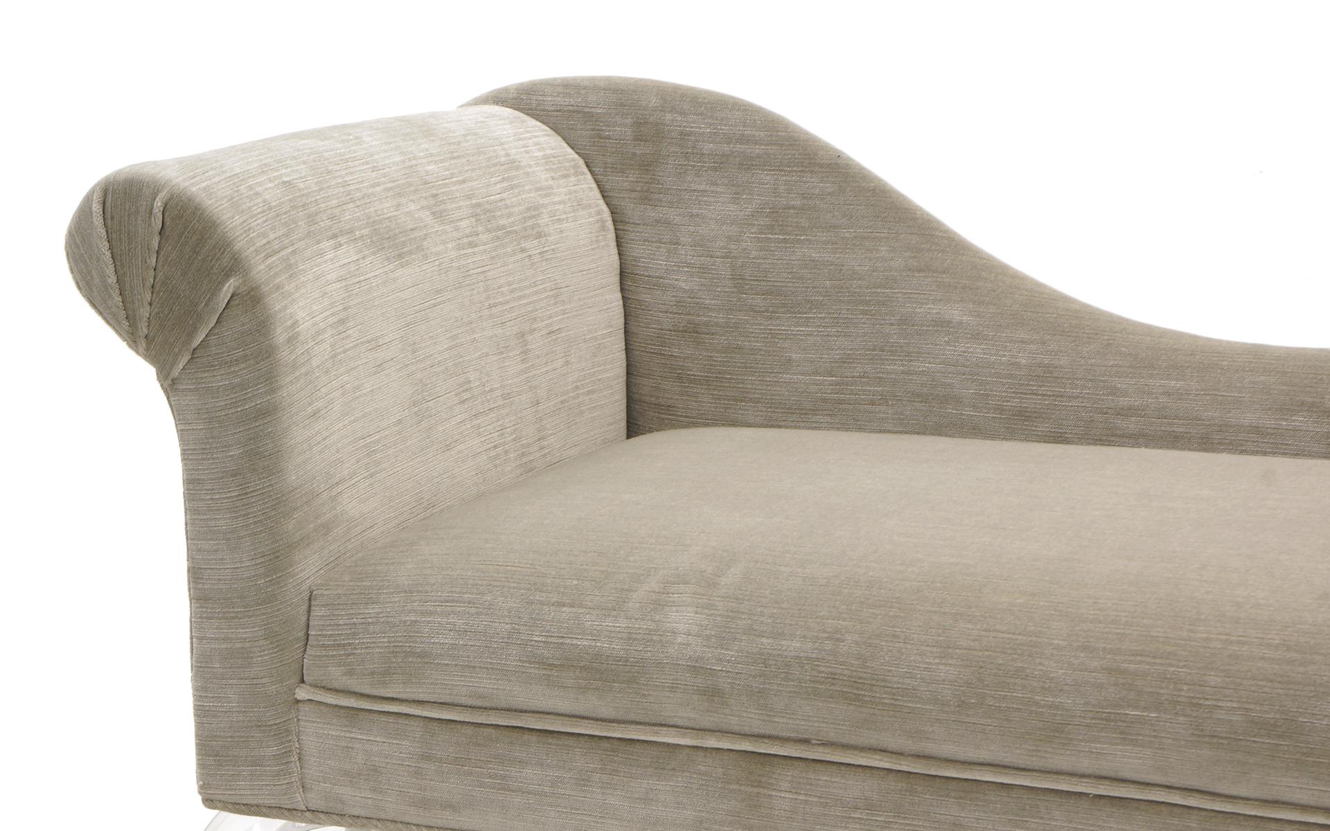 Hollywood Regency Pair of Modern Recamiers, Light Gray Upholstery and Lucite Sculptural Legs