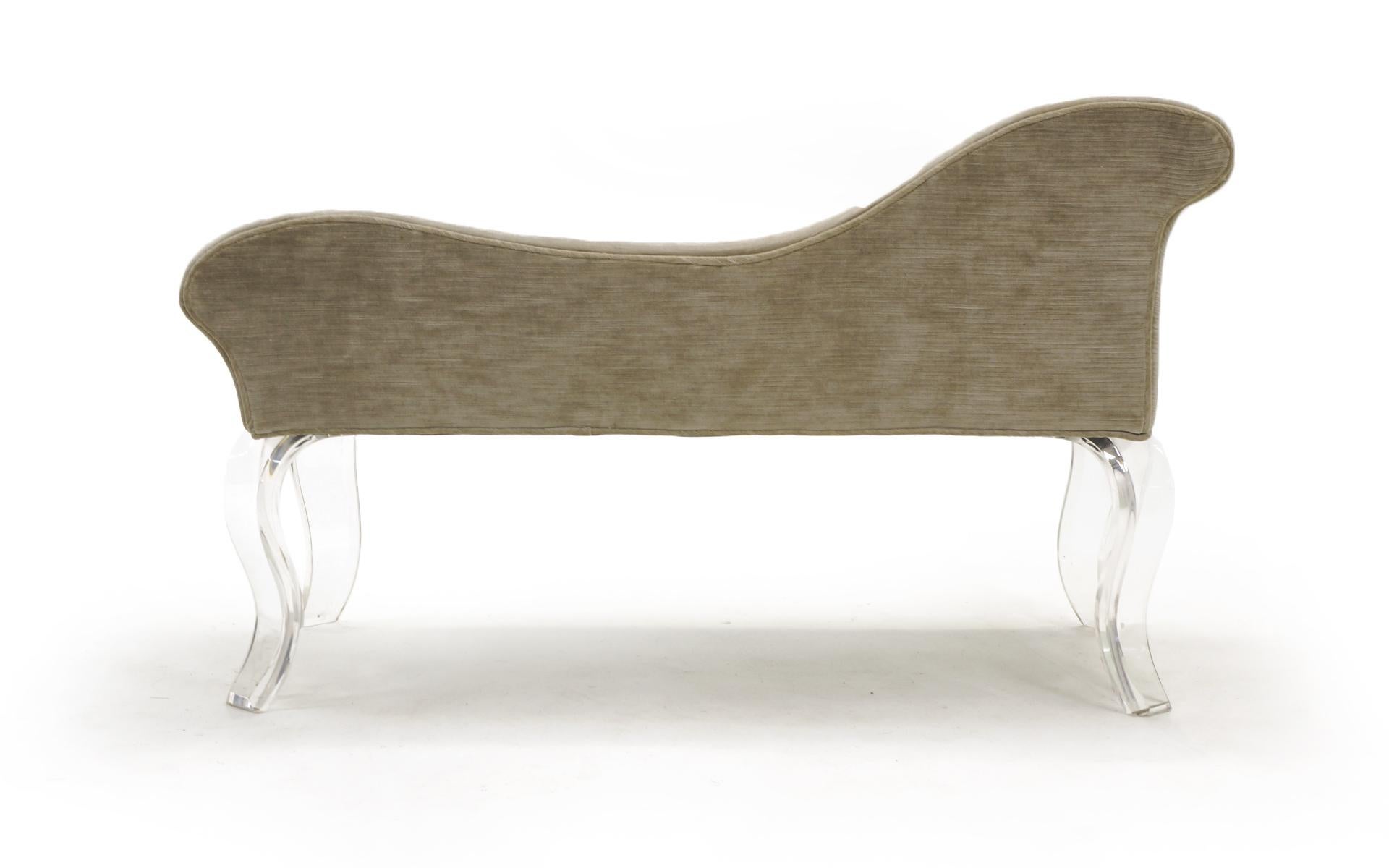 Late 20th Century Pair of Modern Recamiers, Light Gray Upholstery and Lucite Sculptural Legs