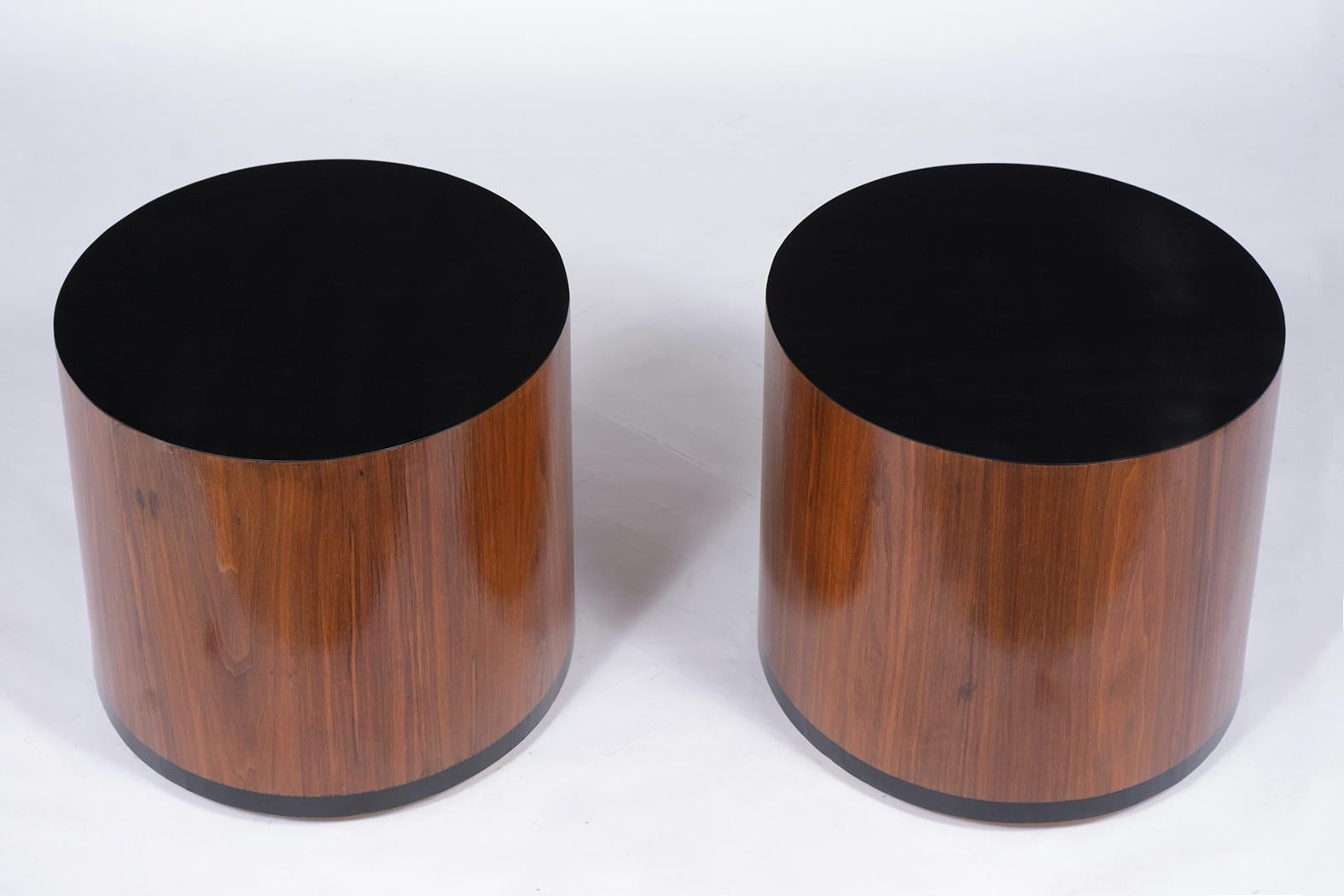 Pair of Rosewood Pedestal Tables In Good Condition In Los Angeles, CA