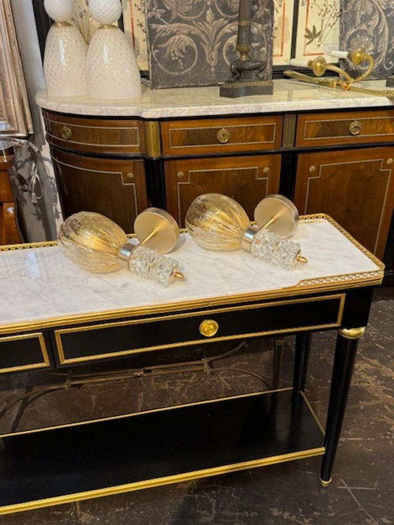 Pareja de apliques modernos en forma de copa de cristal rostrado Moderno en venta