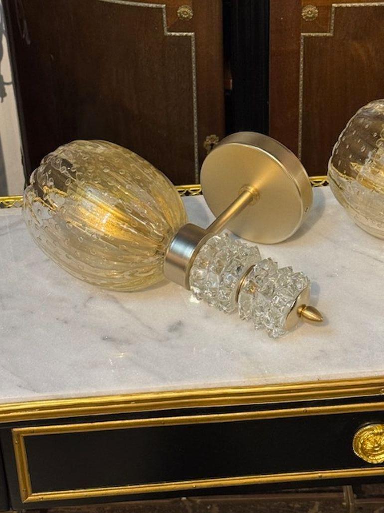 Pareja de apliques modernos en forma de copa de cristal rostrado Italiano en venta