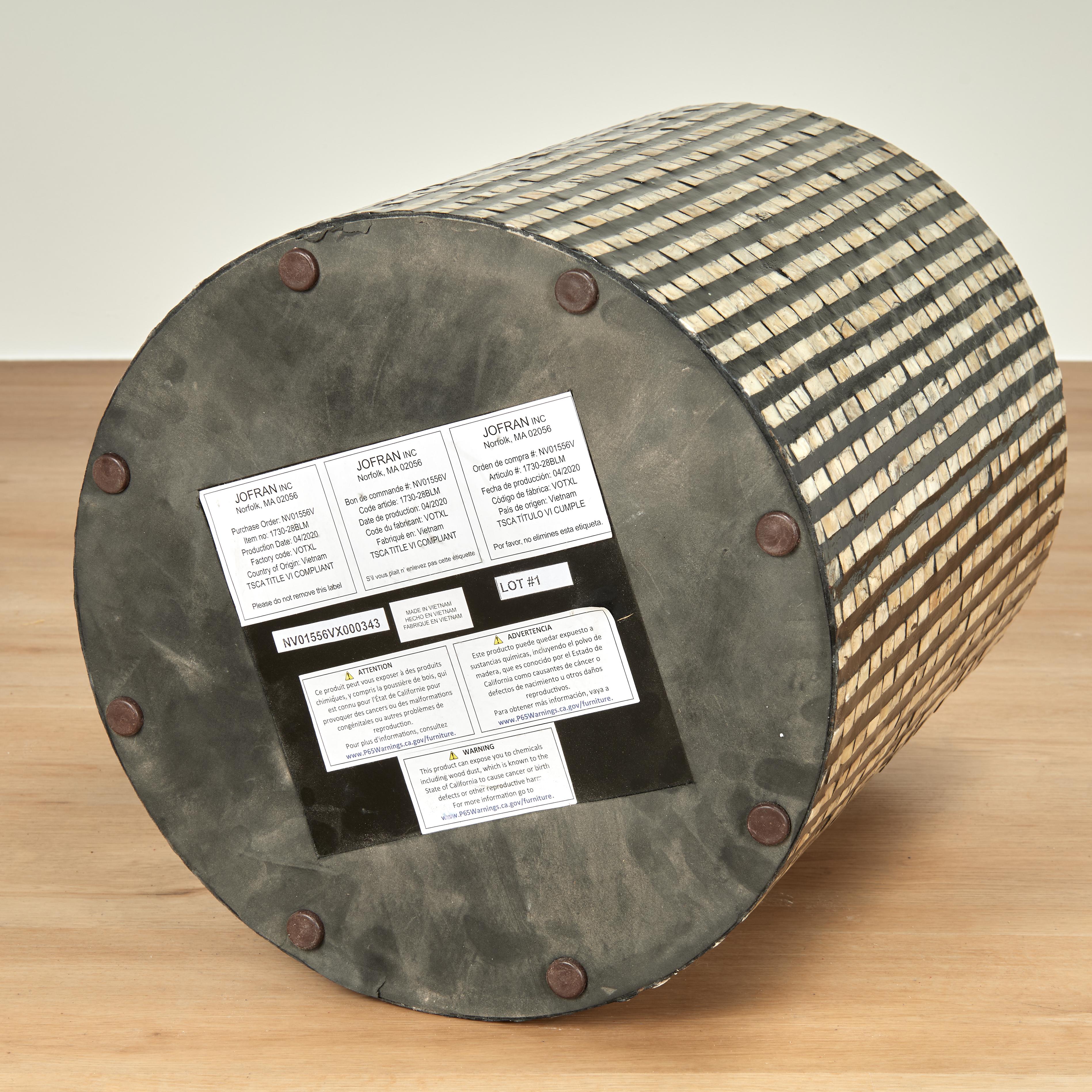 Ein Paar moderne runde Ständer mit Perlmutt im Angebot 7