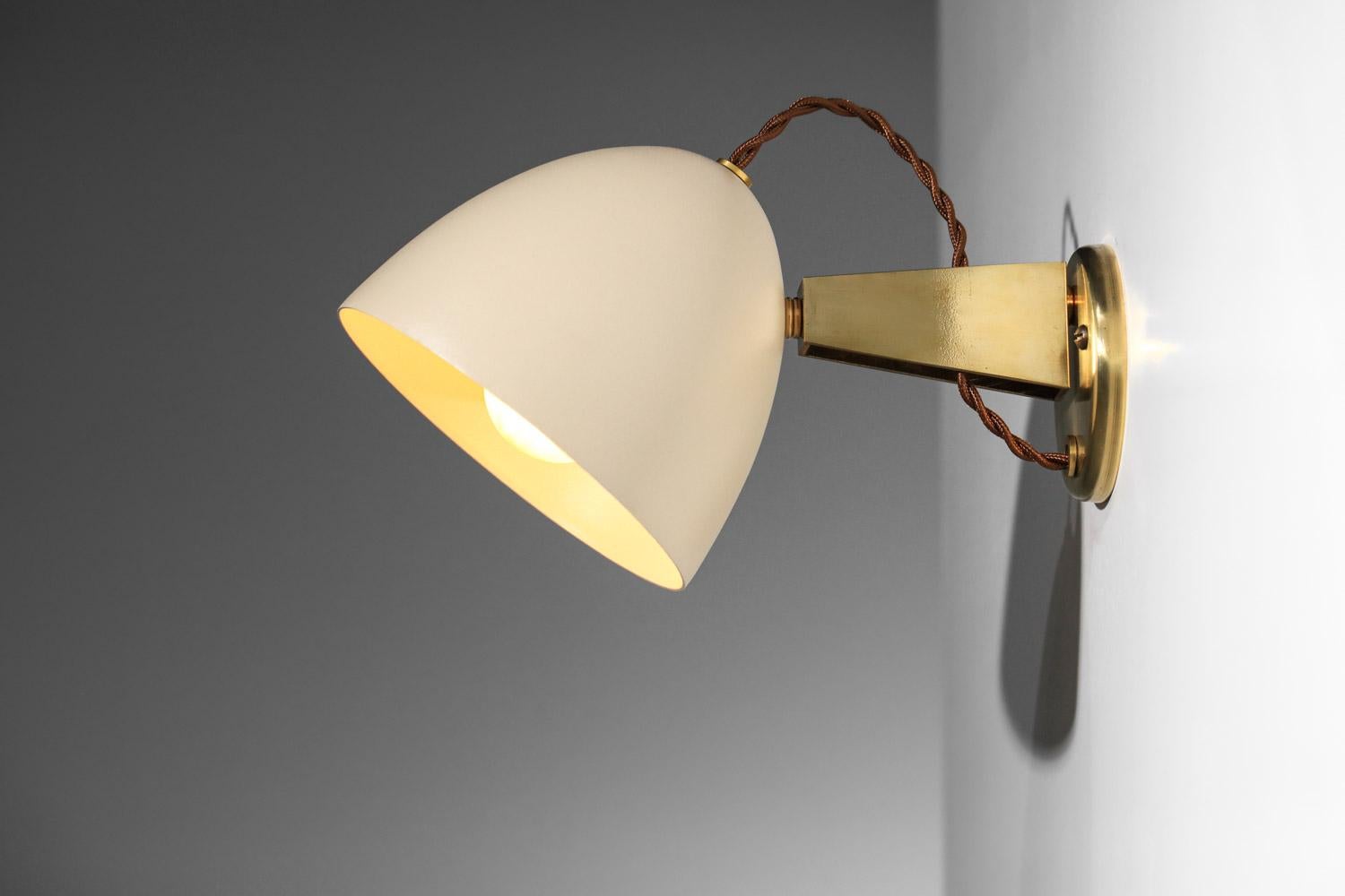 Danke studio sconce in brass and lacquered metal, hand-crafted  In Distressed Condition For Sale In Lyon, FR
