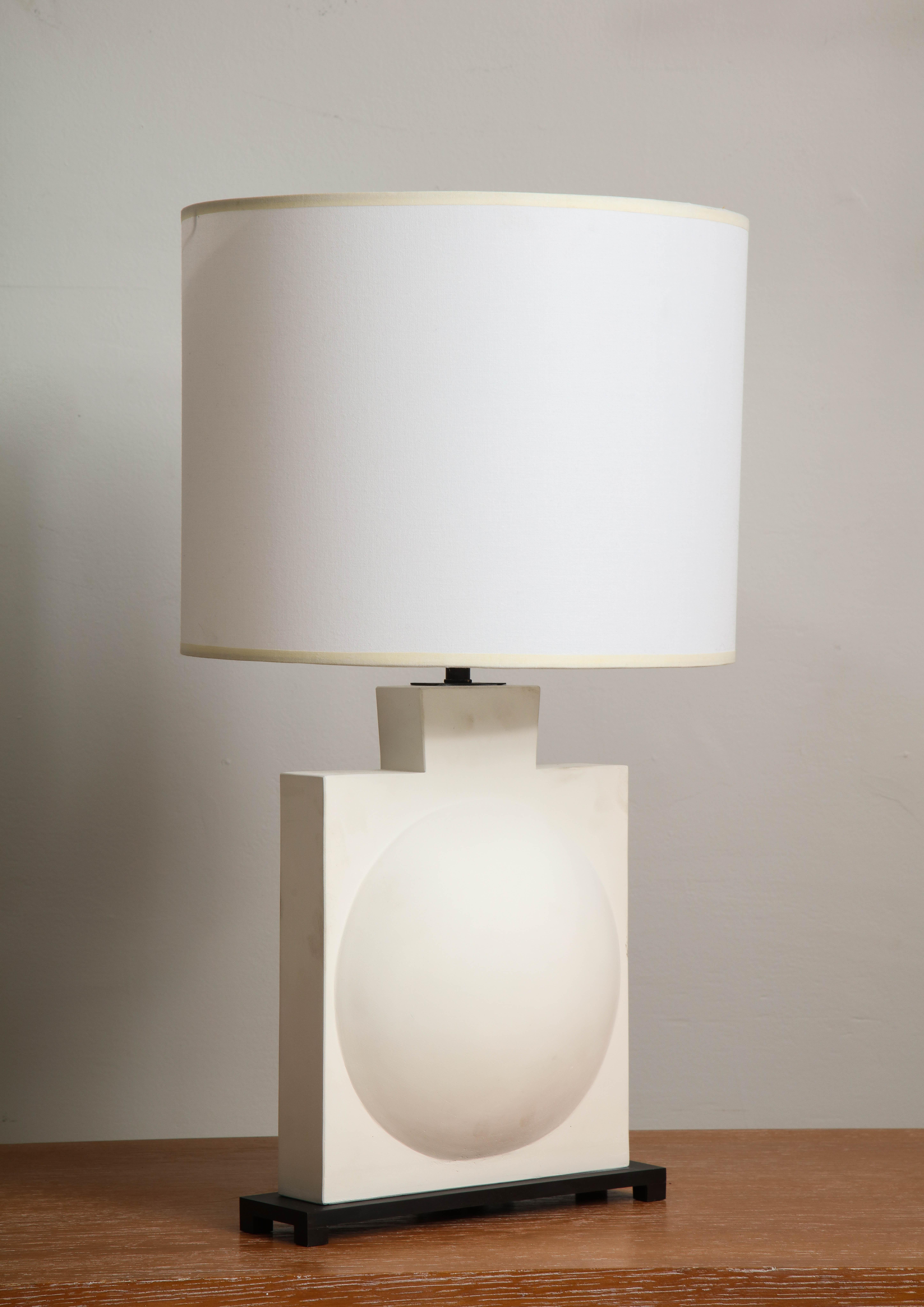 Custom Pair of Modern Sculptural Plaster Lamps For Sale 4