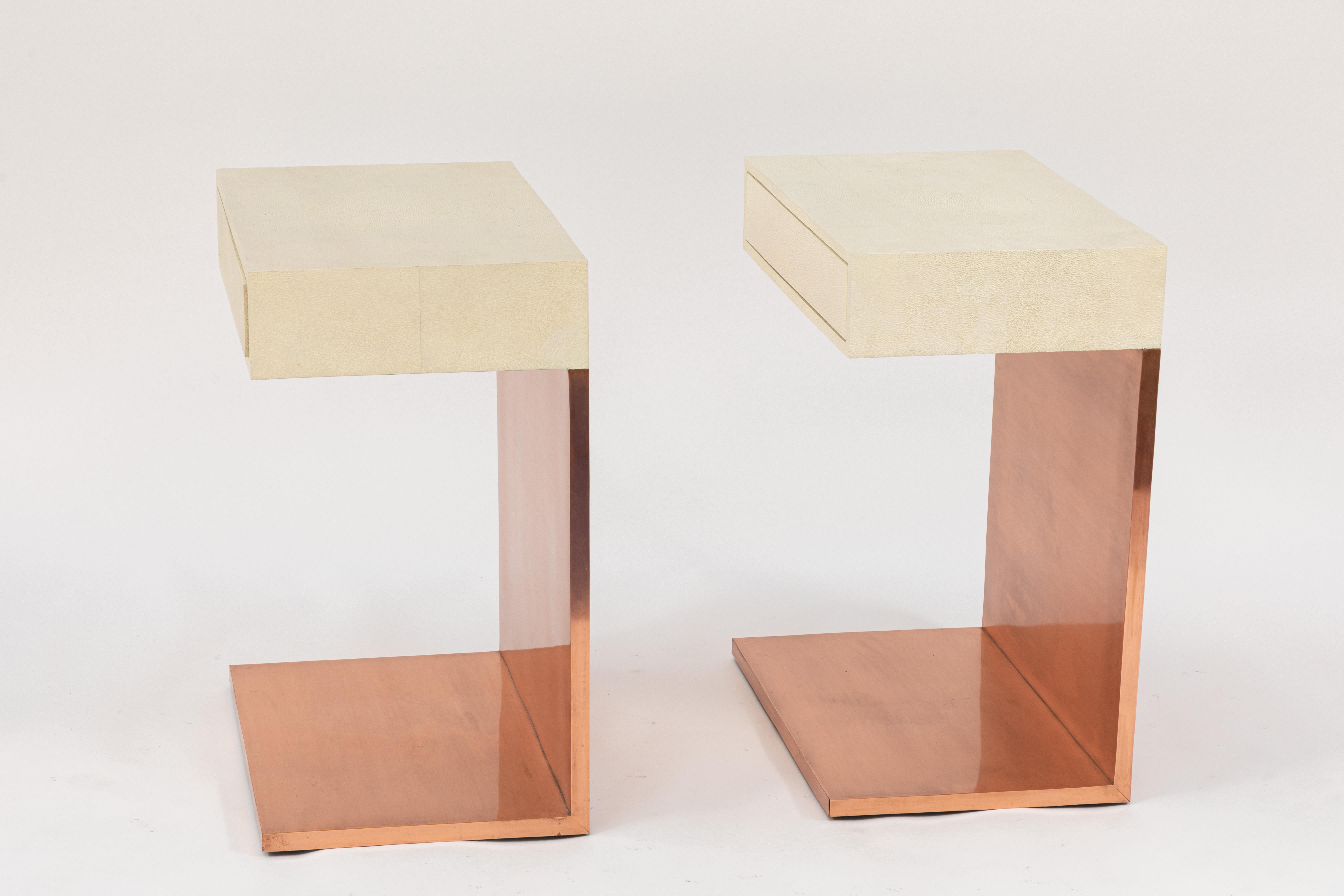 Pair of Modern Side Tables with Shagreen Tops and Copper Finish For Sale 2