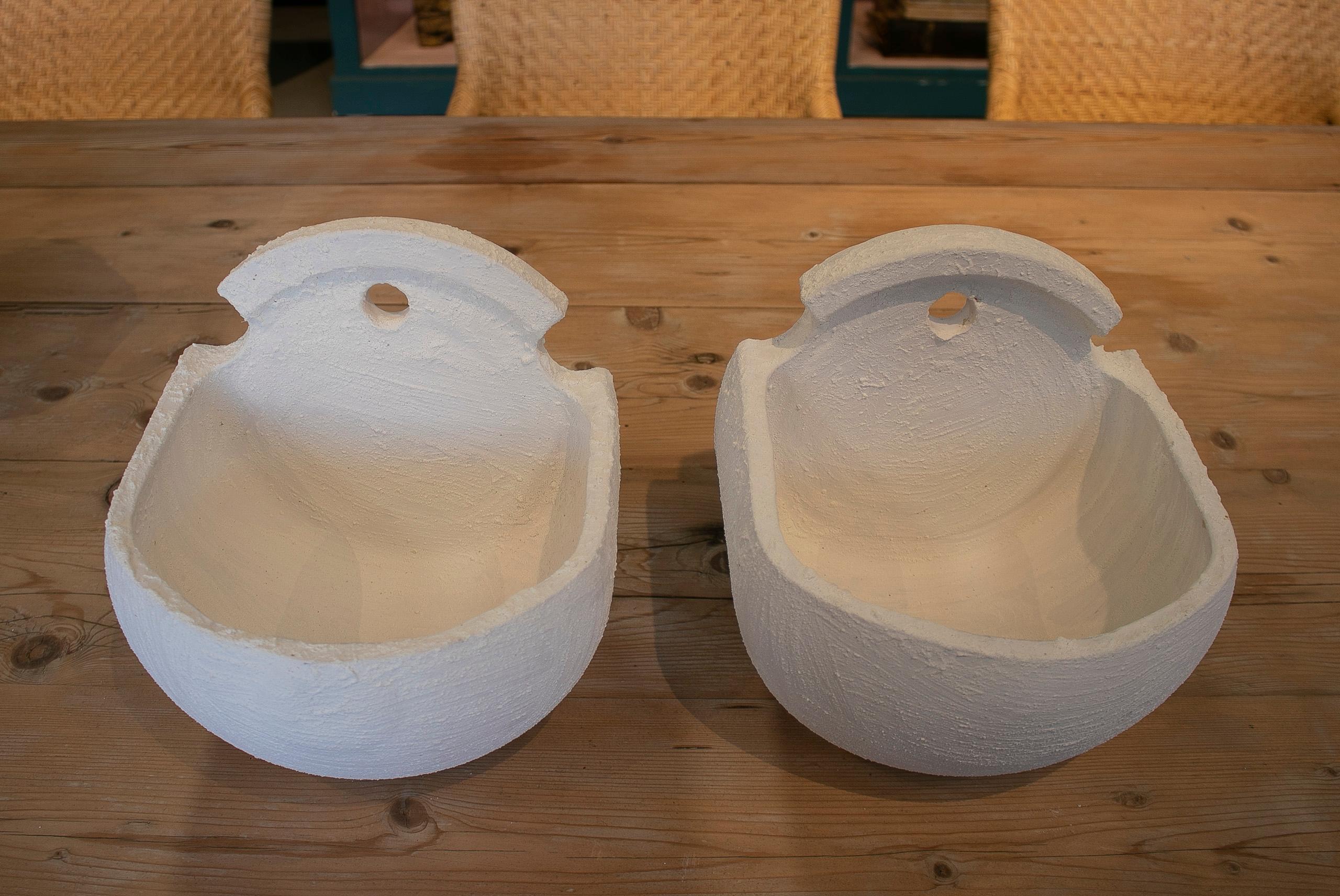 Pair of Modern Spanish White Wall Terracotta Ceramic Planters In Good Condition For Sale In Marbella, ES