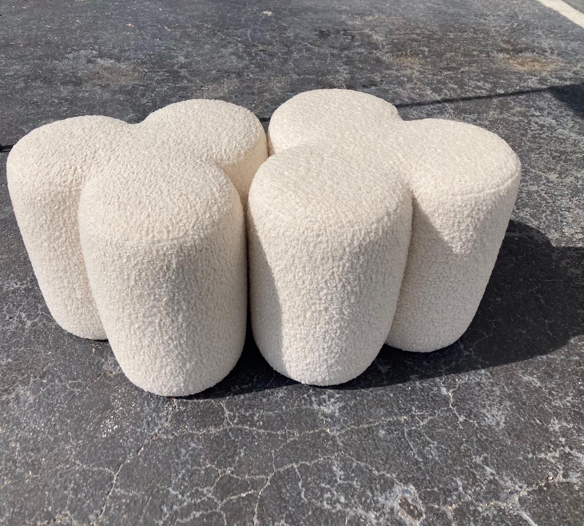 Pair of Modern Stools Ottomans, Ivory Boucle Fabric In Excellent Condition For Sale In Miami, FL