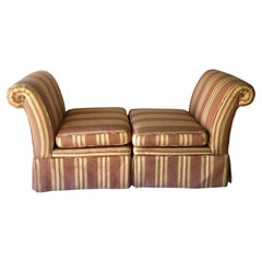 Paire de chaises pantoufles modernes à dossier roulé et tapissées de rayures