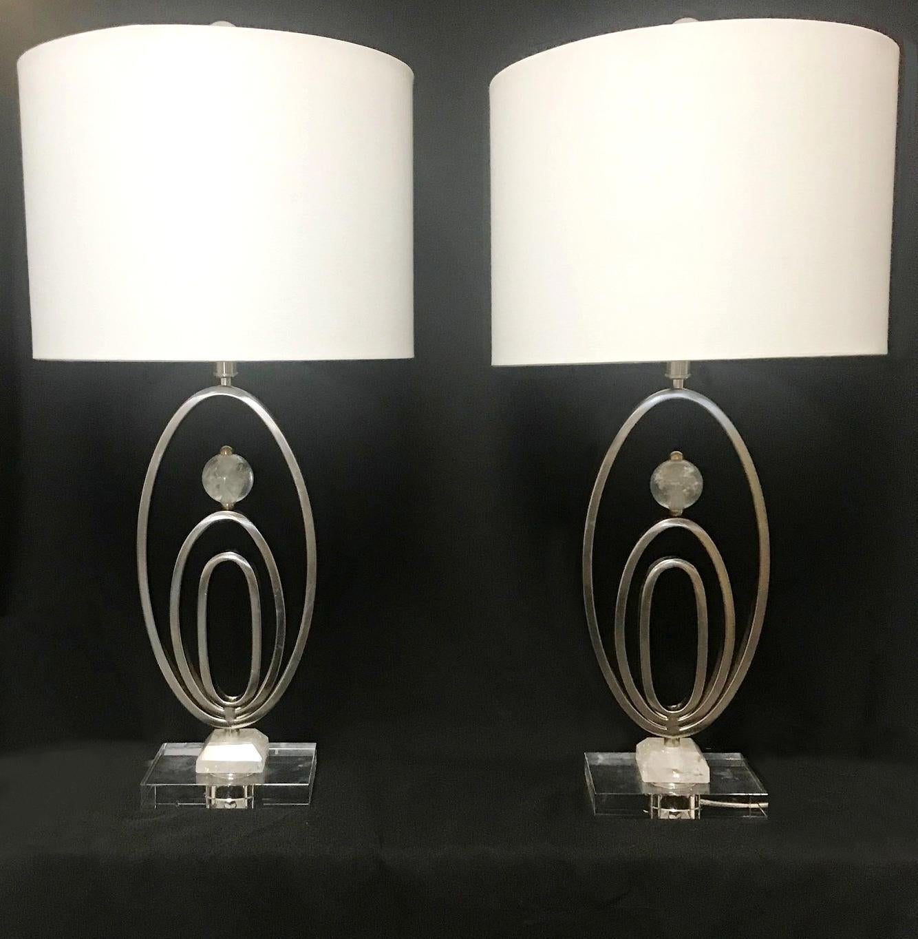 Moderne Paire de lampes de style moderne en cristal de roche en vente