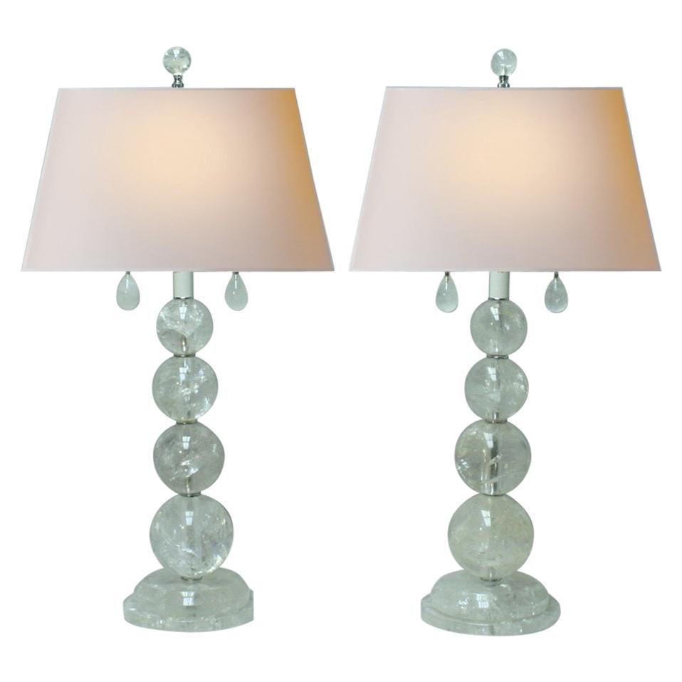 Paire de lampes à boules lisses en cristal de roche de style moderne en vente