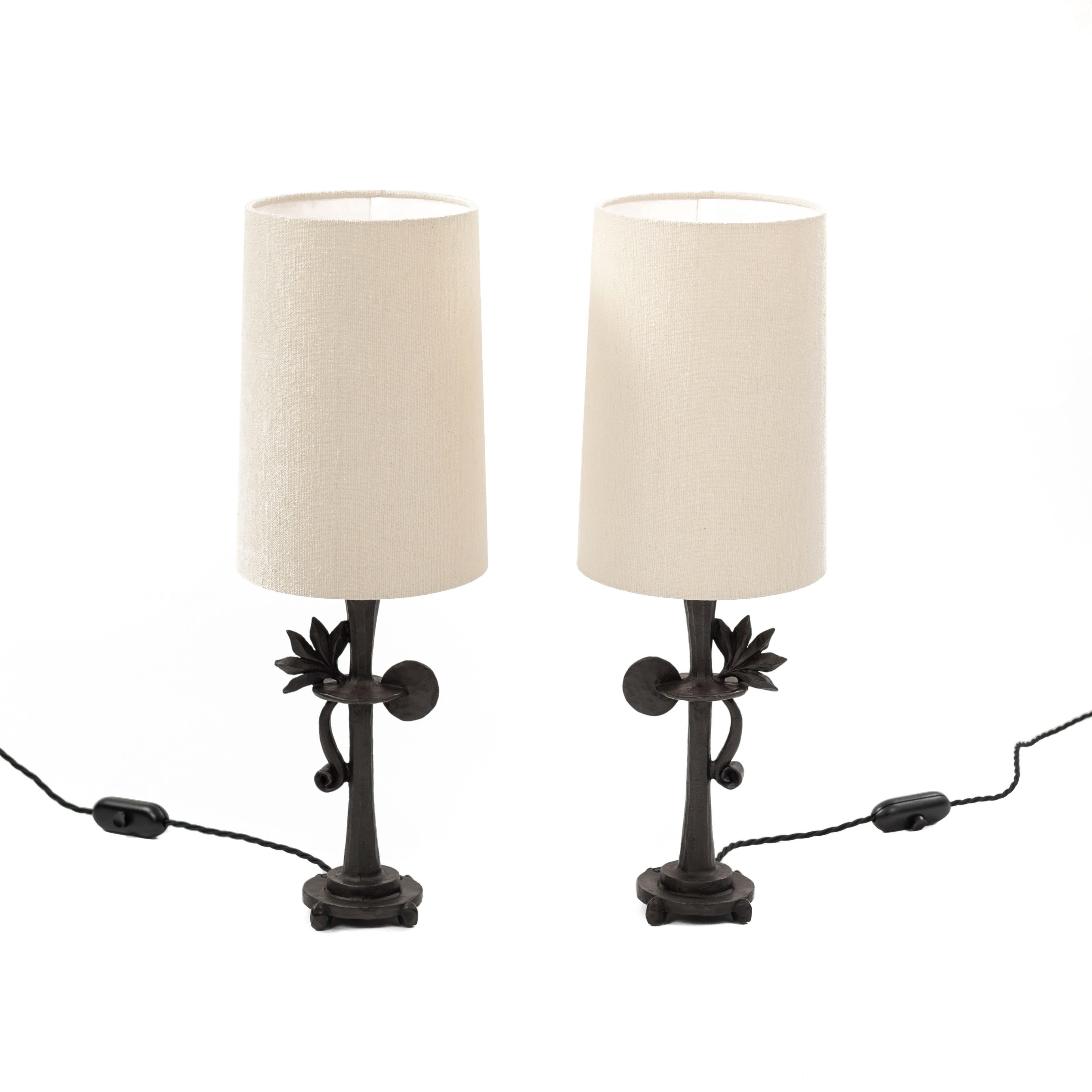 French Pair of Modern Stylised Bronze Table Lamps by Nicolas de Waël for Fondica 1990s For Sale