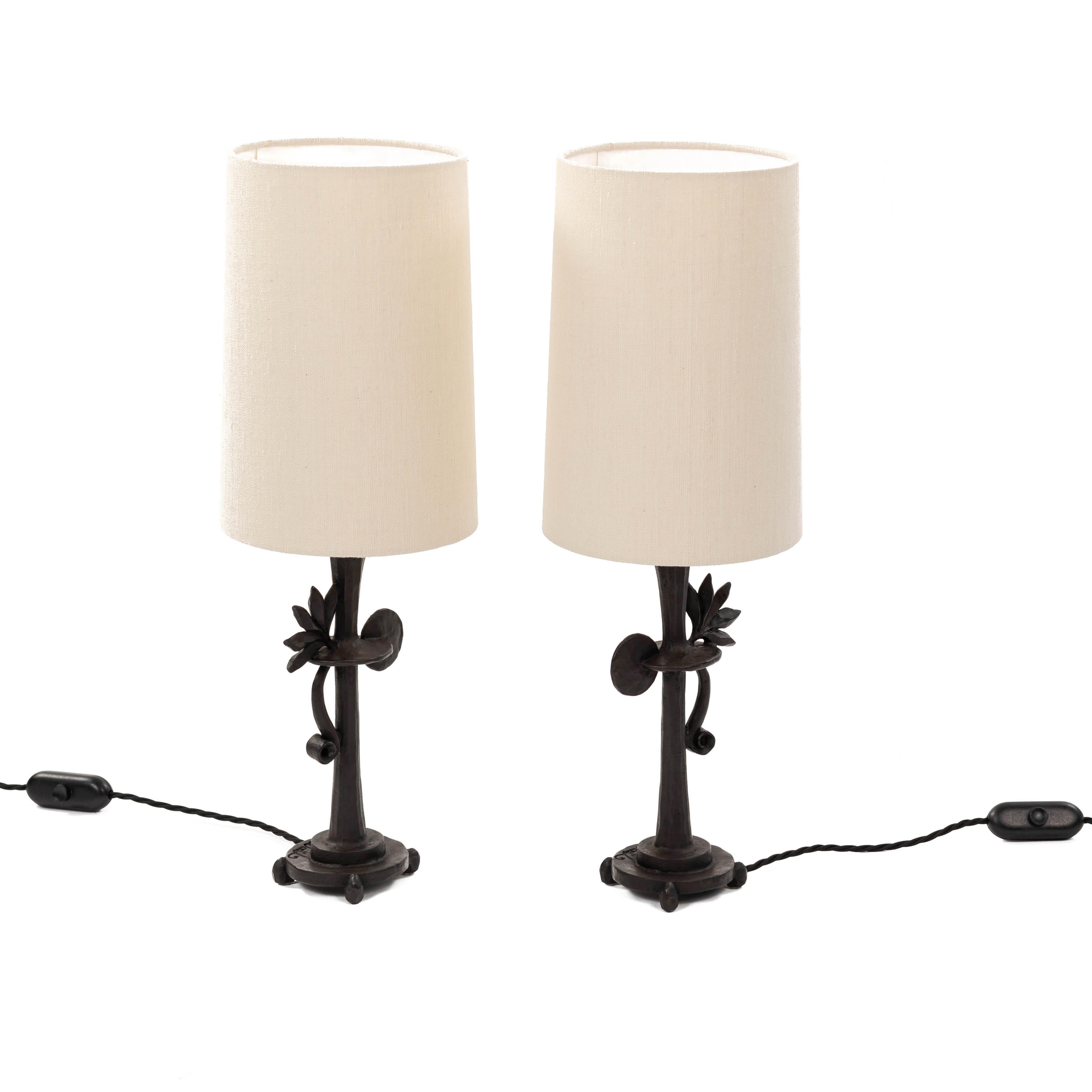 Pair of Modern Stylised Bronze Table Lamps by Nicolas de Waël for Fondica 1990s In Good Condition For Sale In Salzburg, AT