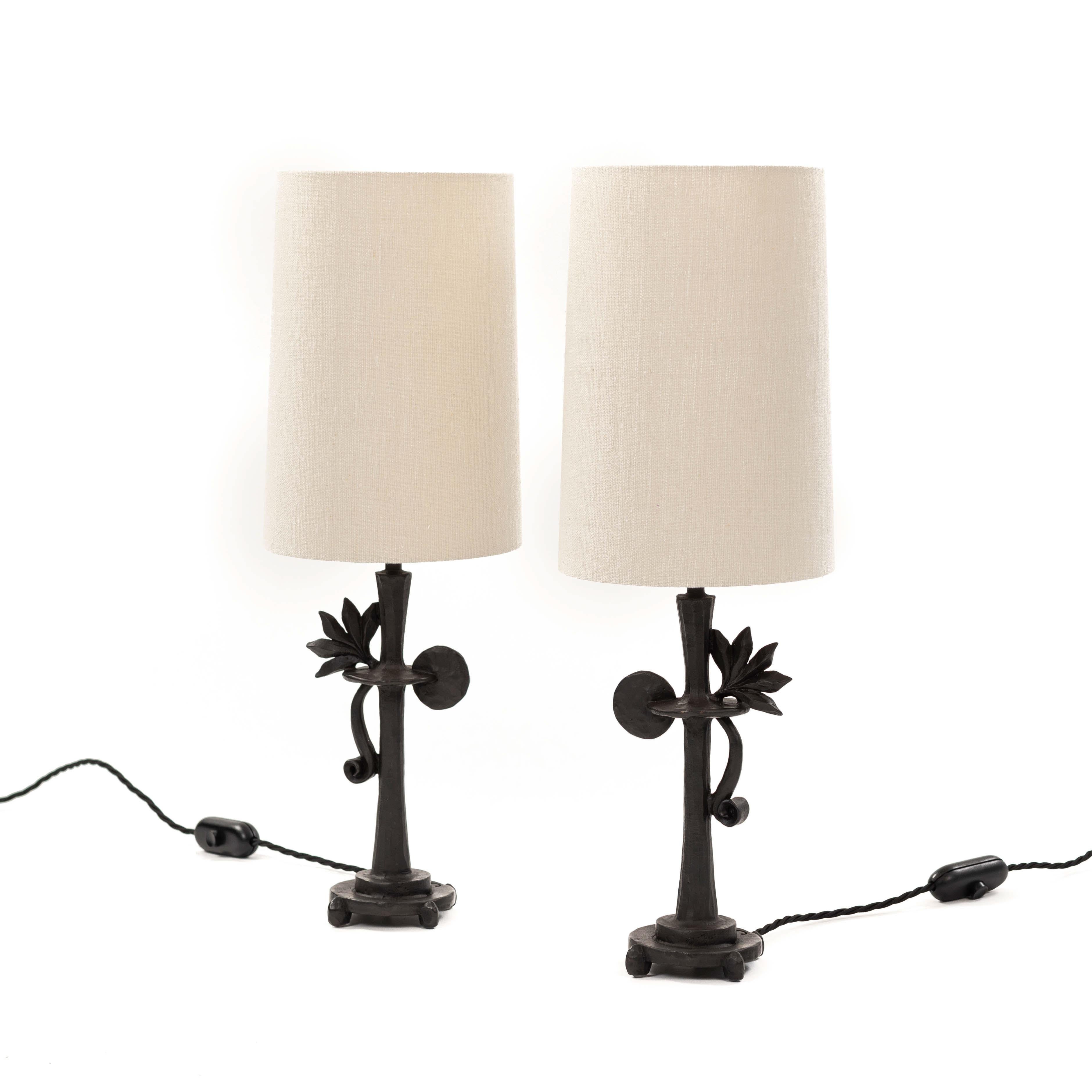 Late 20th Century Pair of Modern Stylised Bronze Table Lamps by Nicolas de Waël for Fondica 1990s For Sale