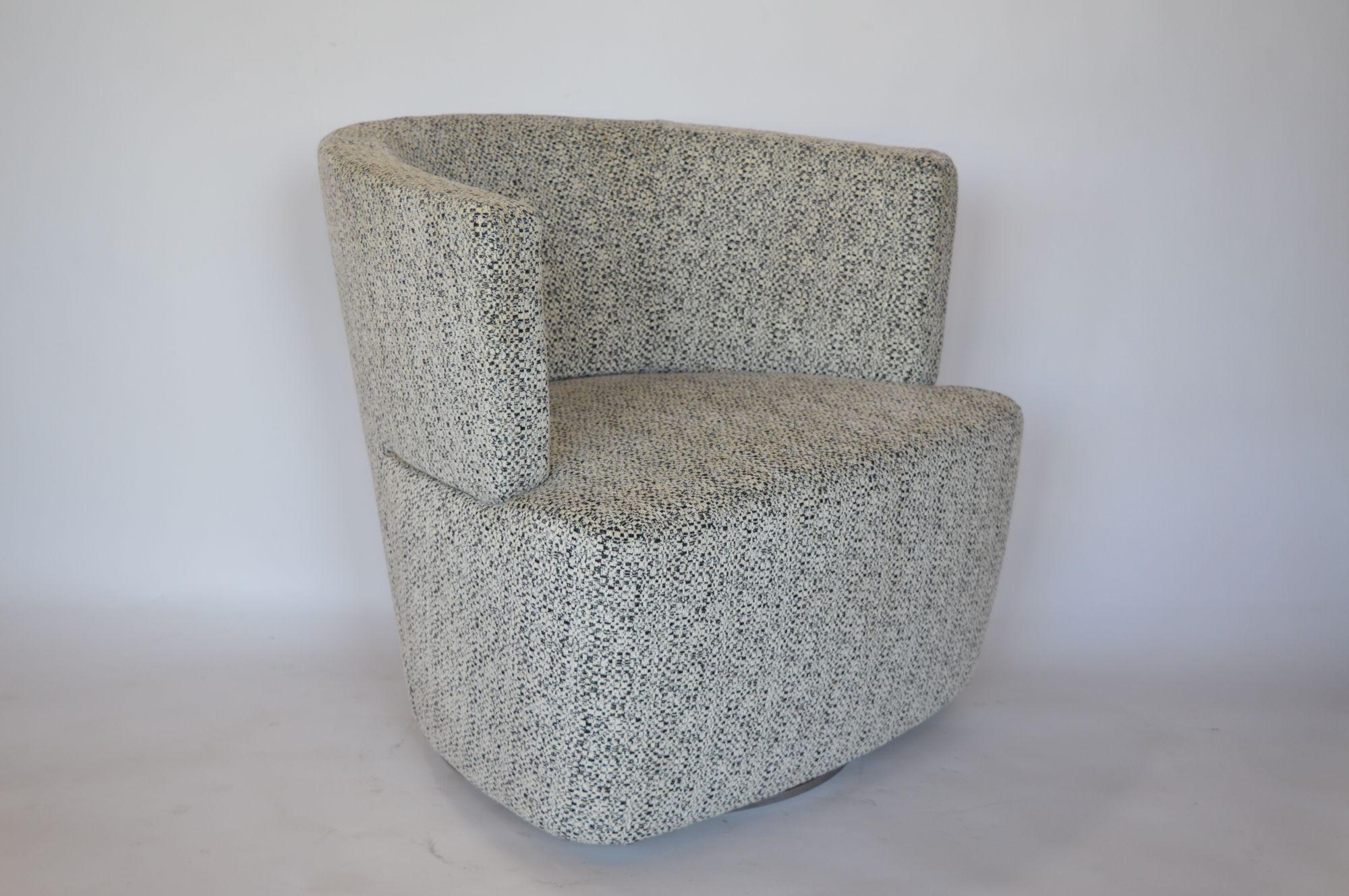 Pair of Modern Swivel Chairs by Coalesse 2