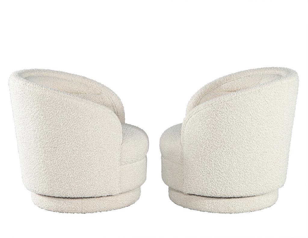 Pair of Modern Swivel Chairs in Boucle Cream Fabric For Sale 4