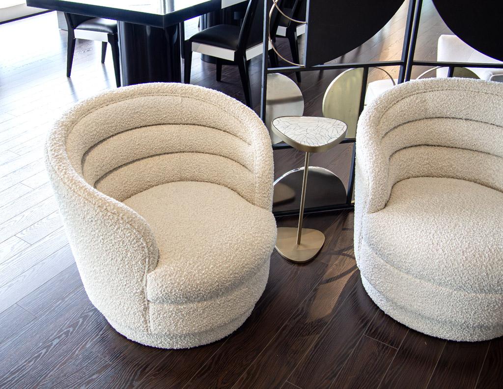 French Pair of Modern Swivel Chairs in Boucle Cream Fabric For Sale