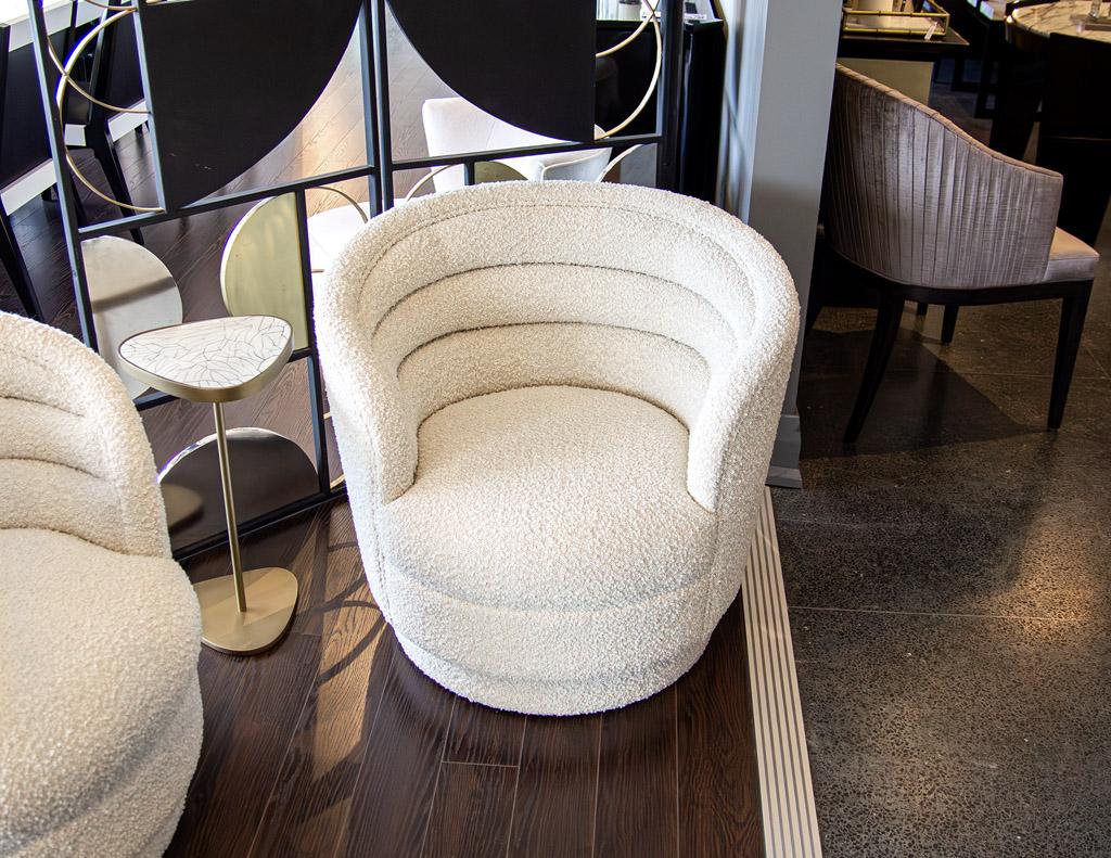 Pair of Modern Swivel Chairs in Boucle Cream Fabric In Excellent Condition For Sale In North York, ON