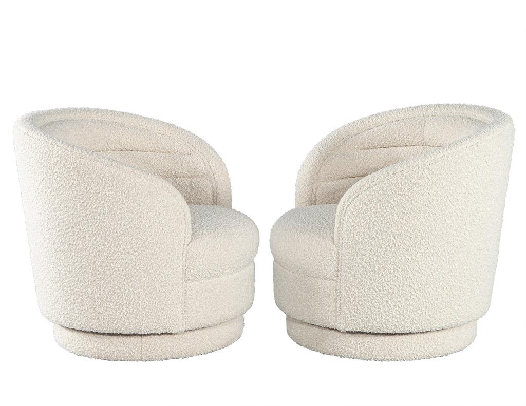 Pair of Modern Swivel Chairs in Boucle Cream Fabric For Sale 3