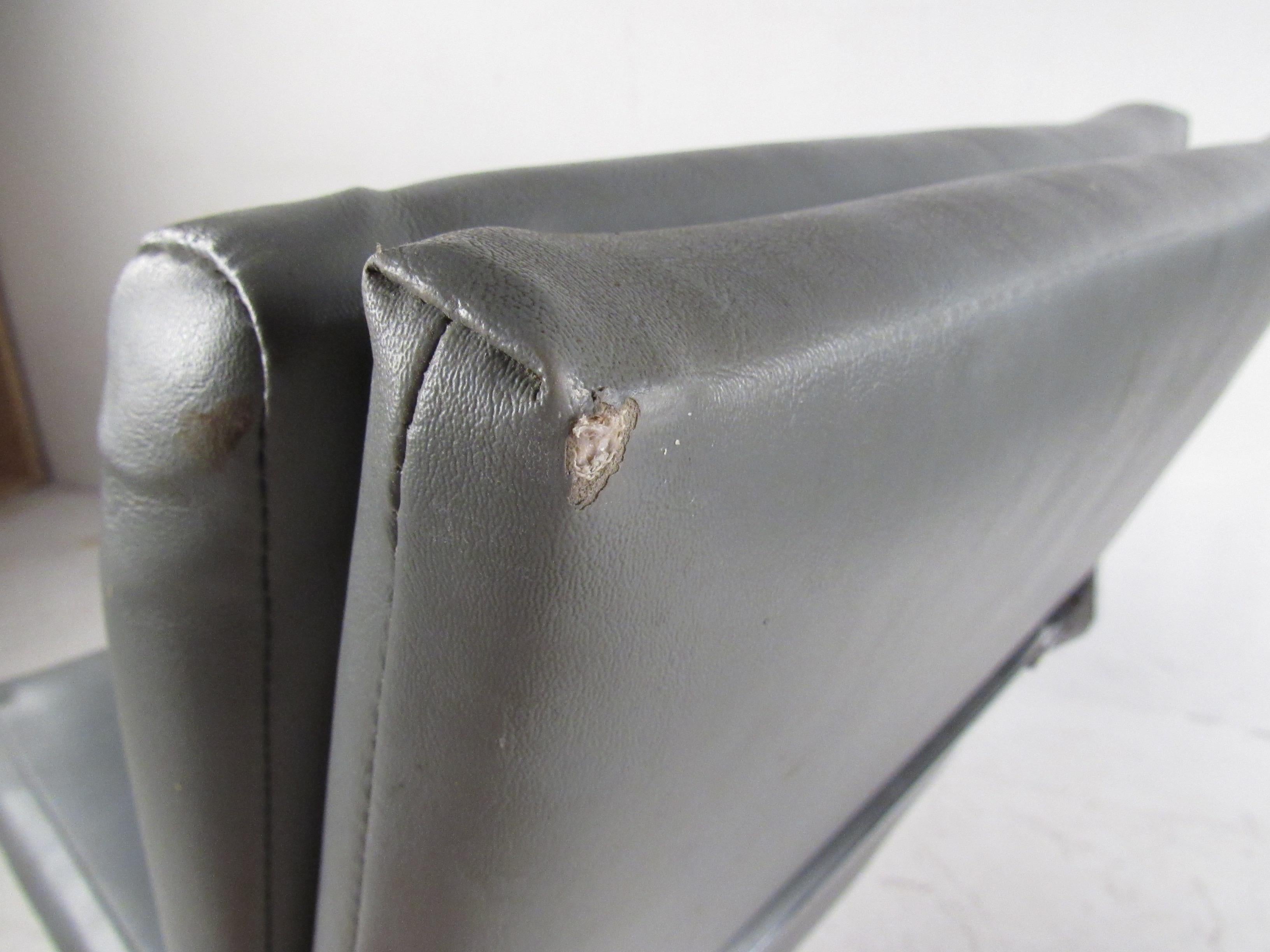 Pair of Modern Swivel Counter Stools For Sale 8
