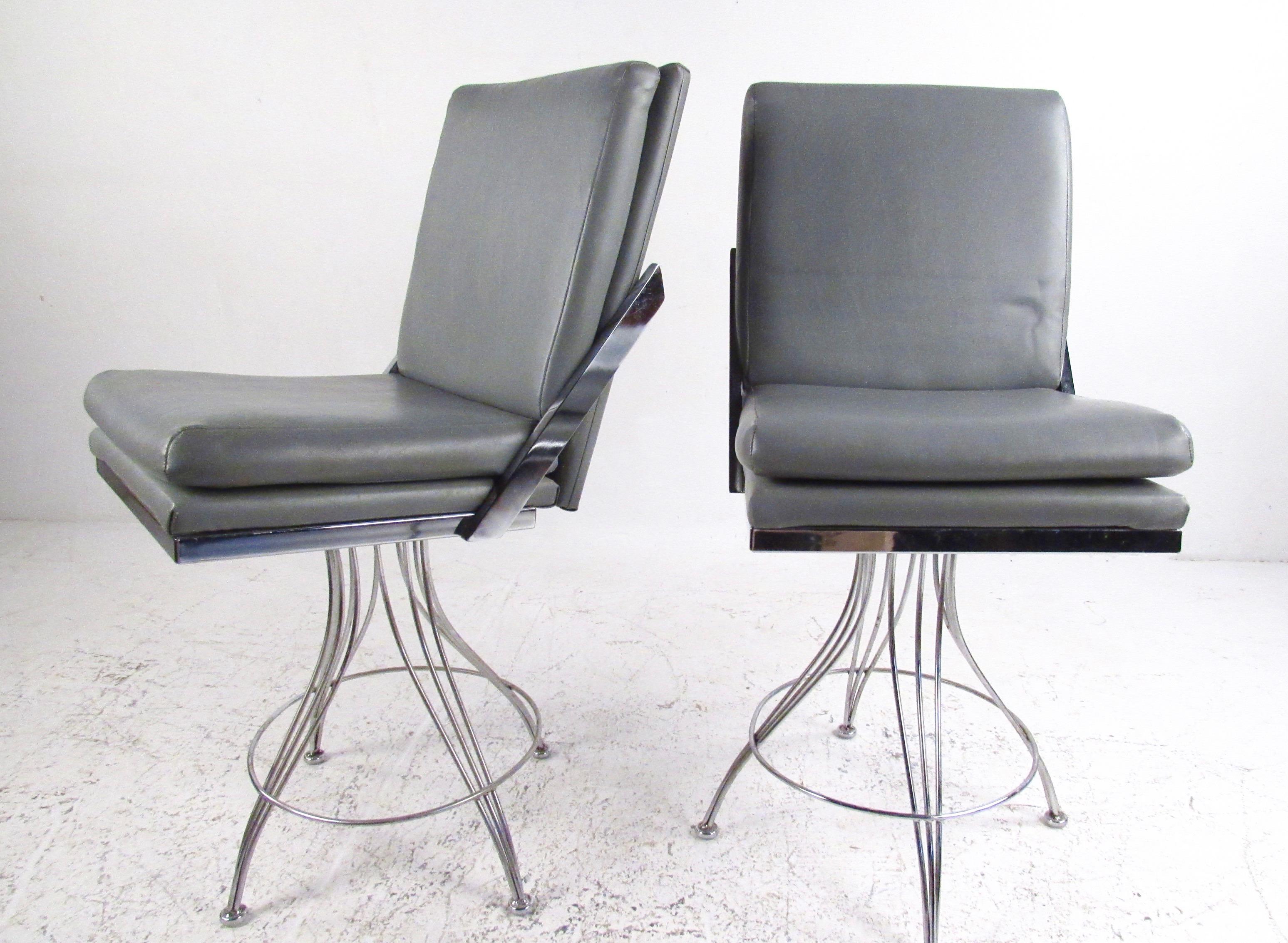 Pair of Modern Swivel Counter Stools In Good Condition For Sale In Brooklyn, NY