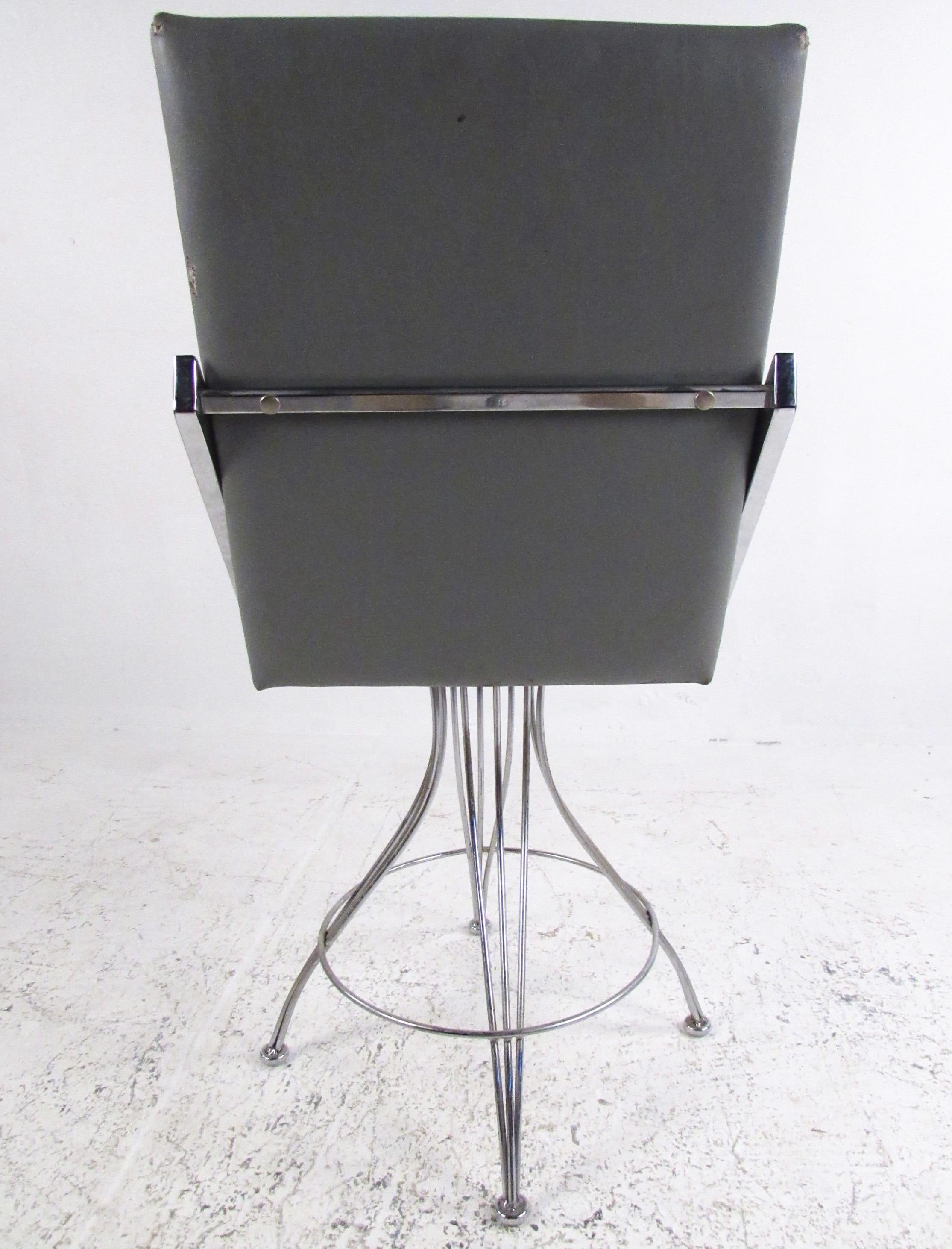 Pair of Modern Swivel Counter Stools For Sale 2