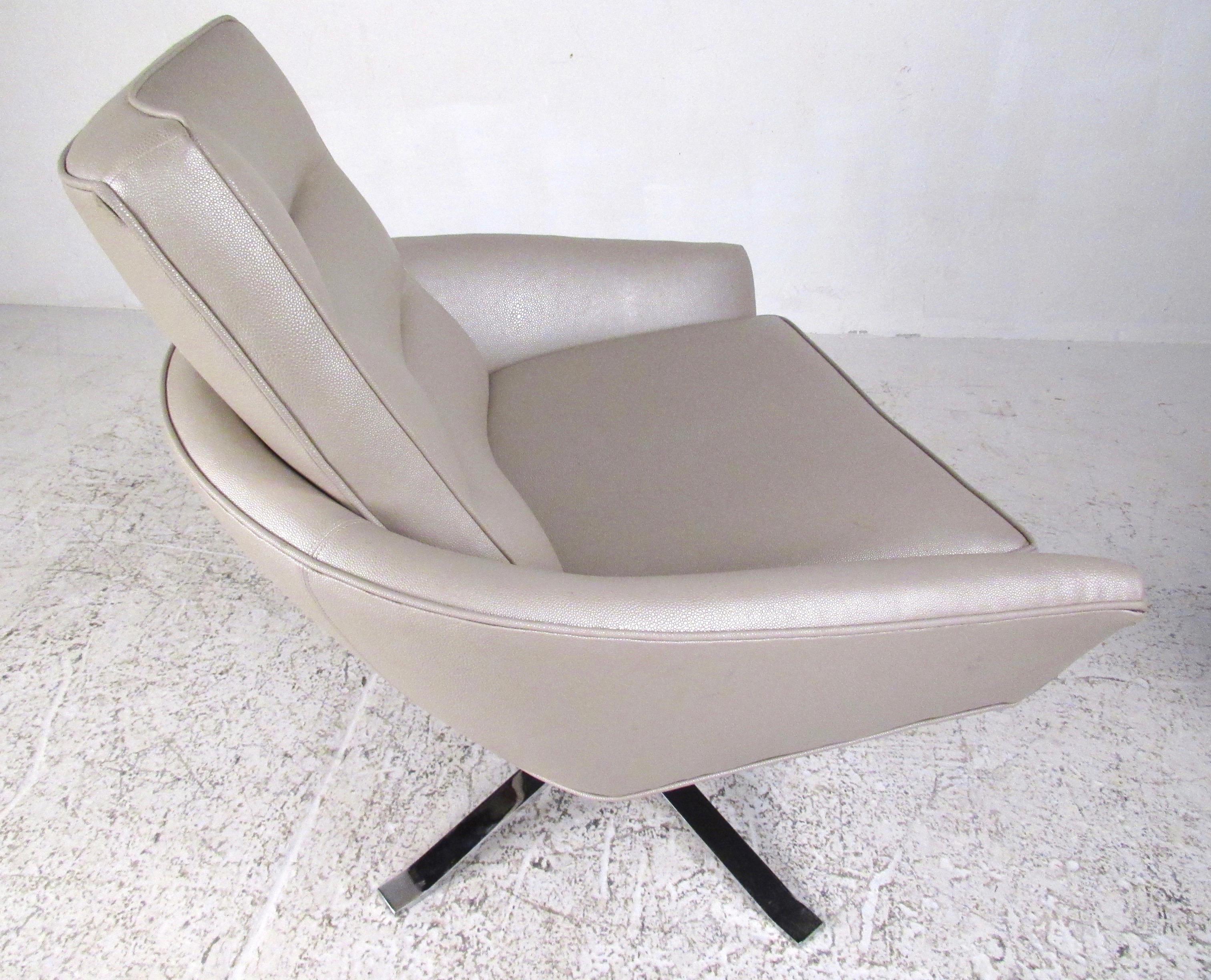 Pair of Modern Swivel Lounge Chairs For Sale 7